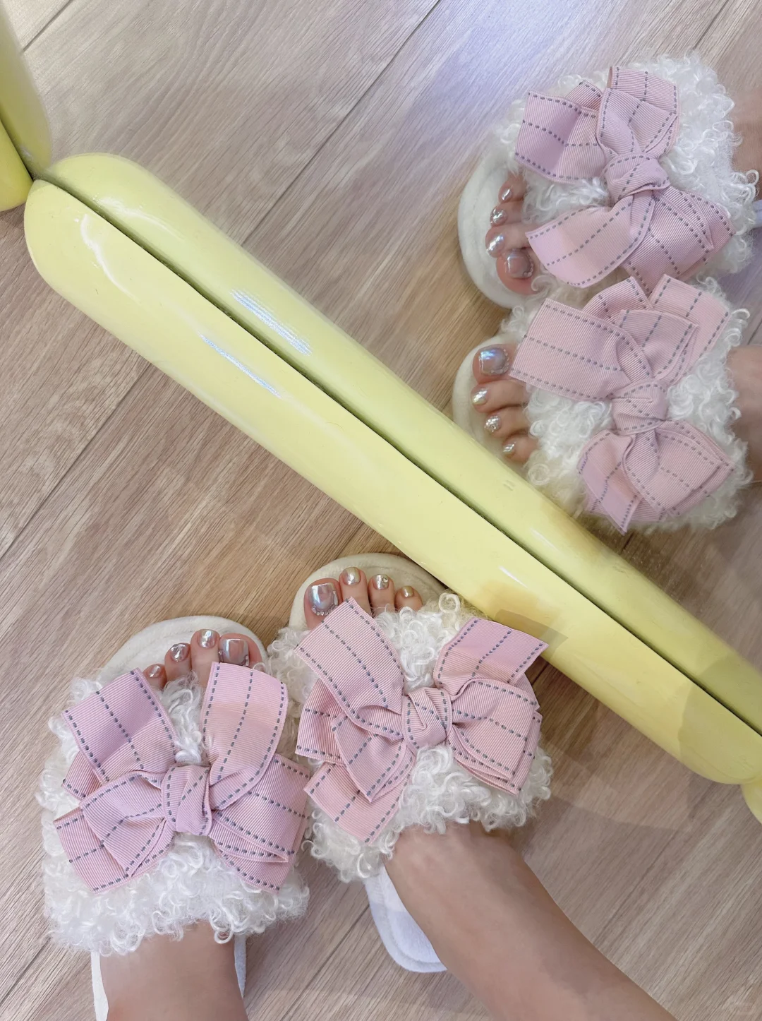 晒晒脚上的美甲