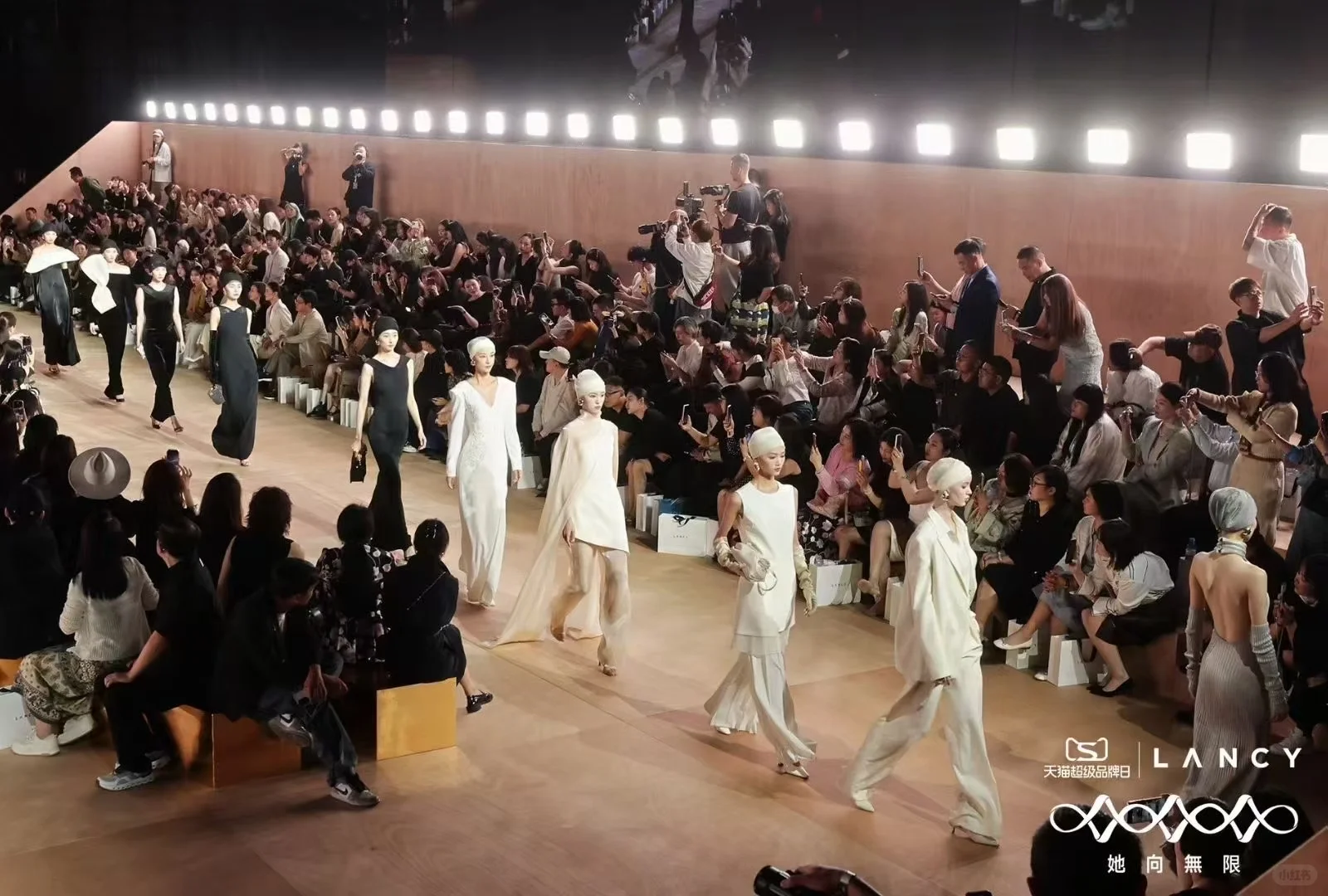 关于2025年9月我拍摄大秀这件事