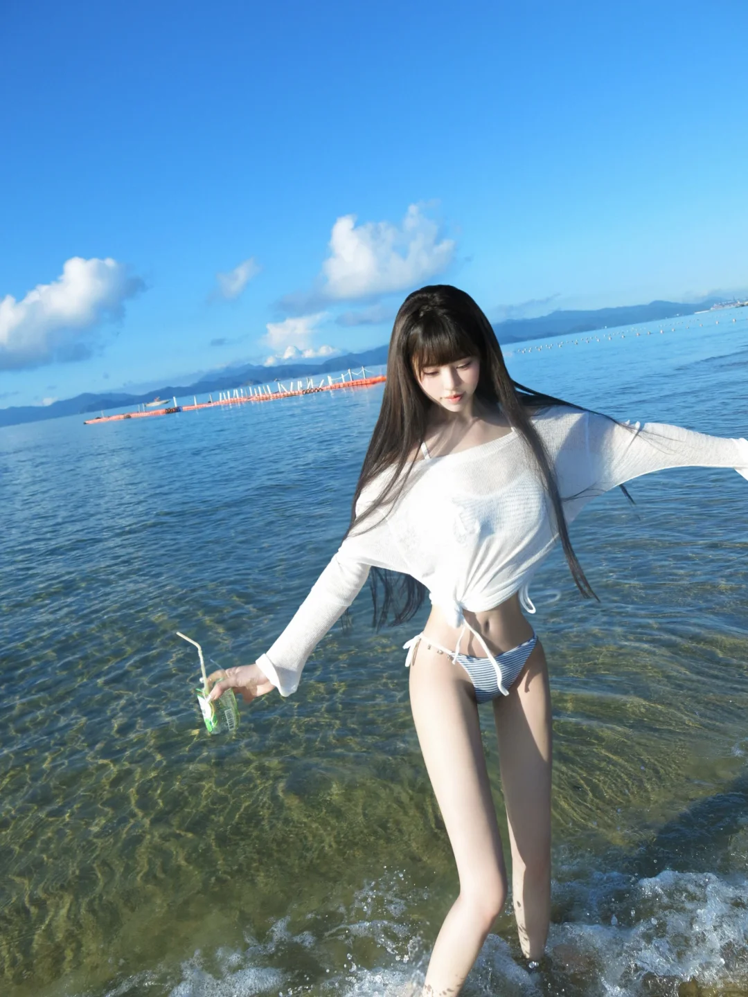 🌊海边辣妹图鉴｜把夏天锁在这片蓝里
