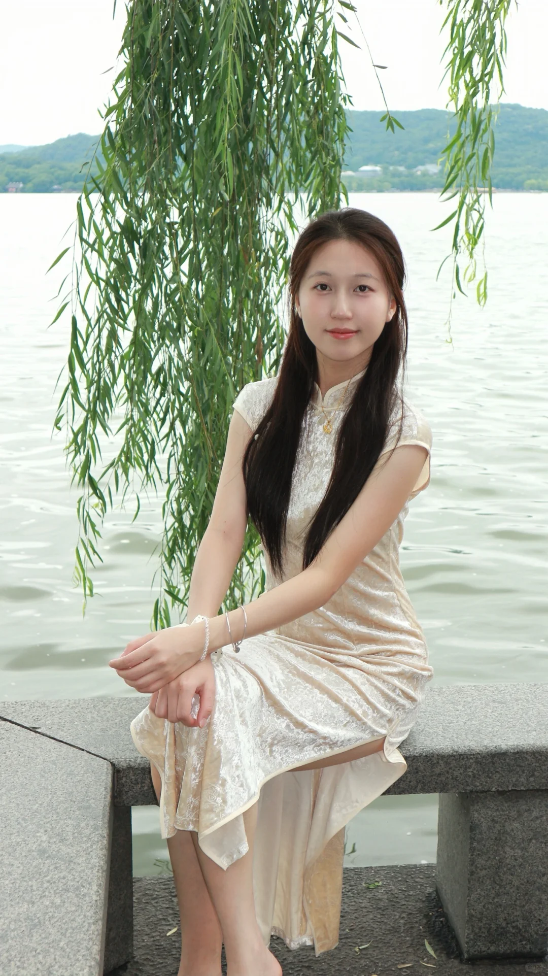 如果旗袍有声音，是江南的雨声。