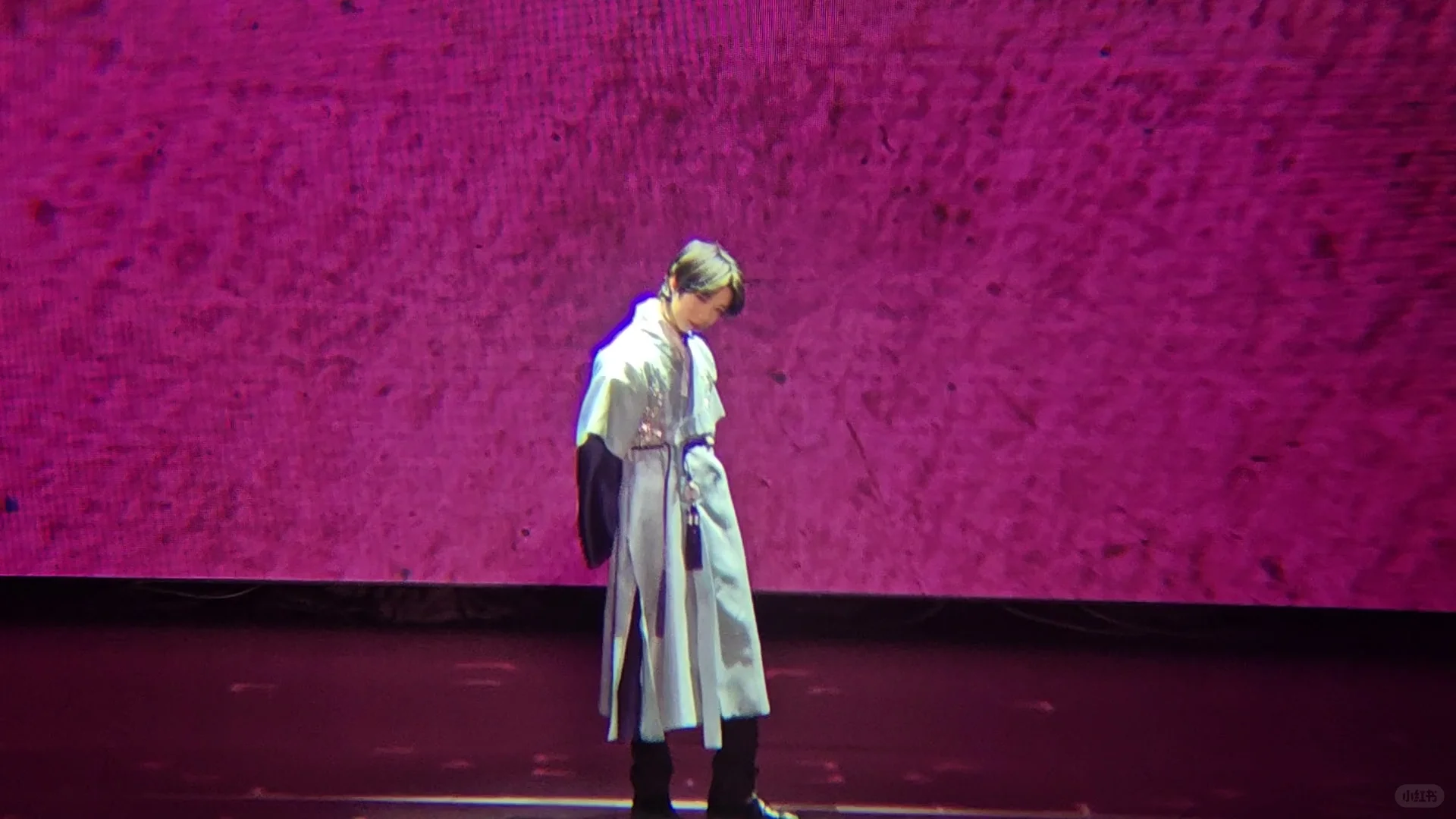 超糊镜头都能看出“媚眼如丝”的表管水平