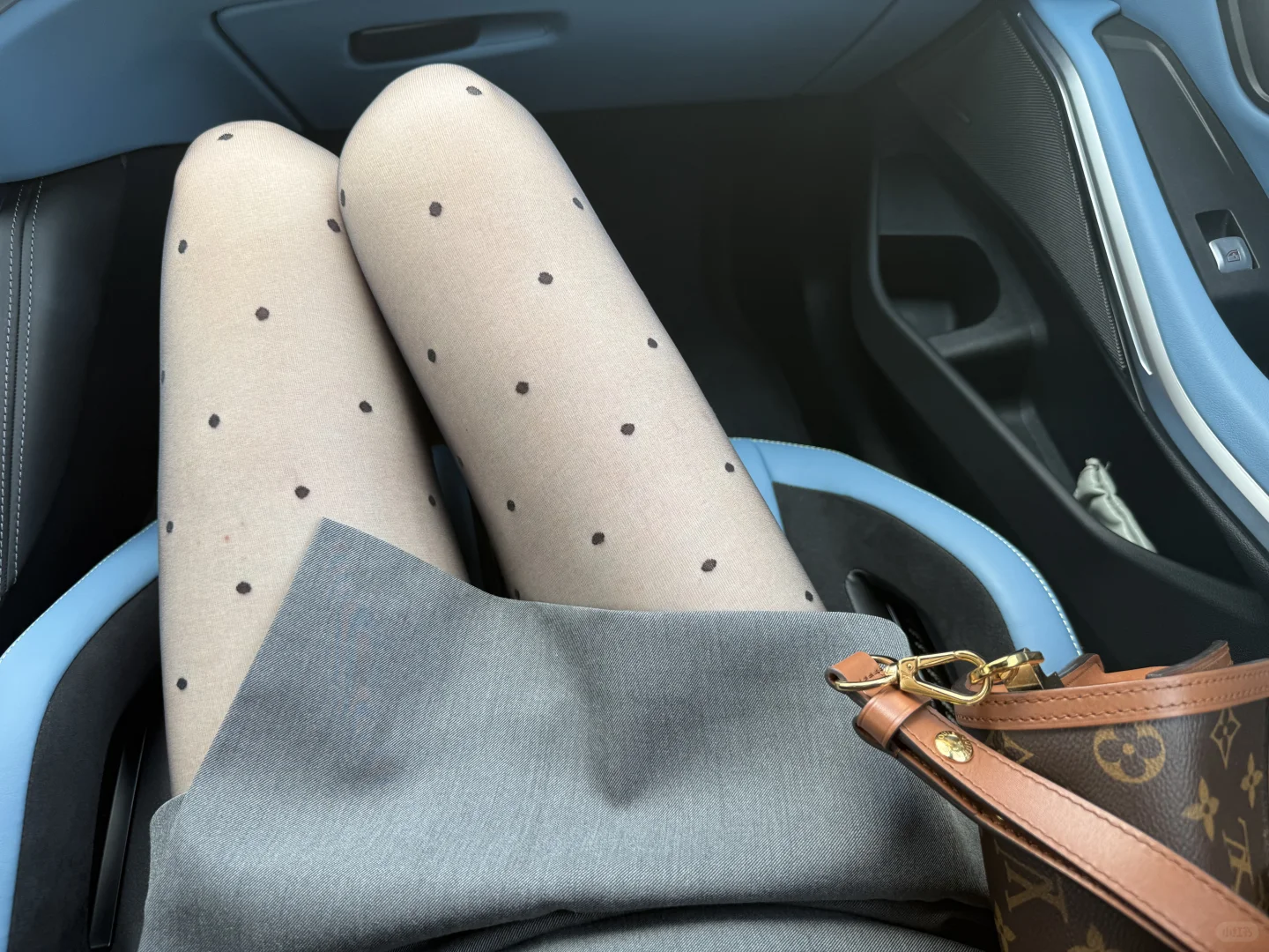 波点美腿 | 爱上丝袜了怎么办