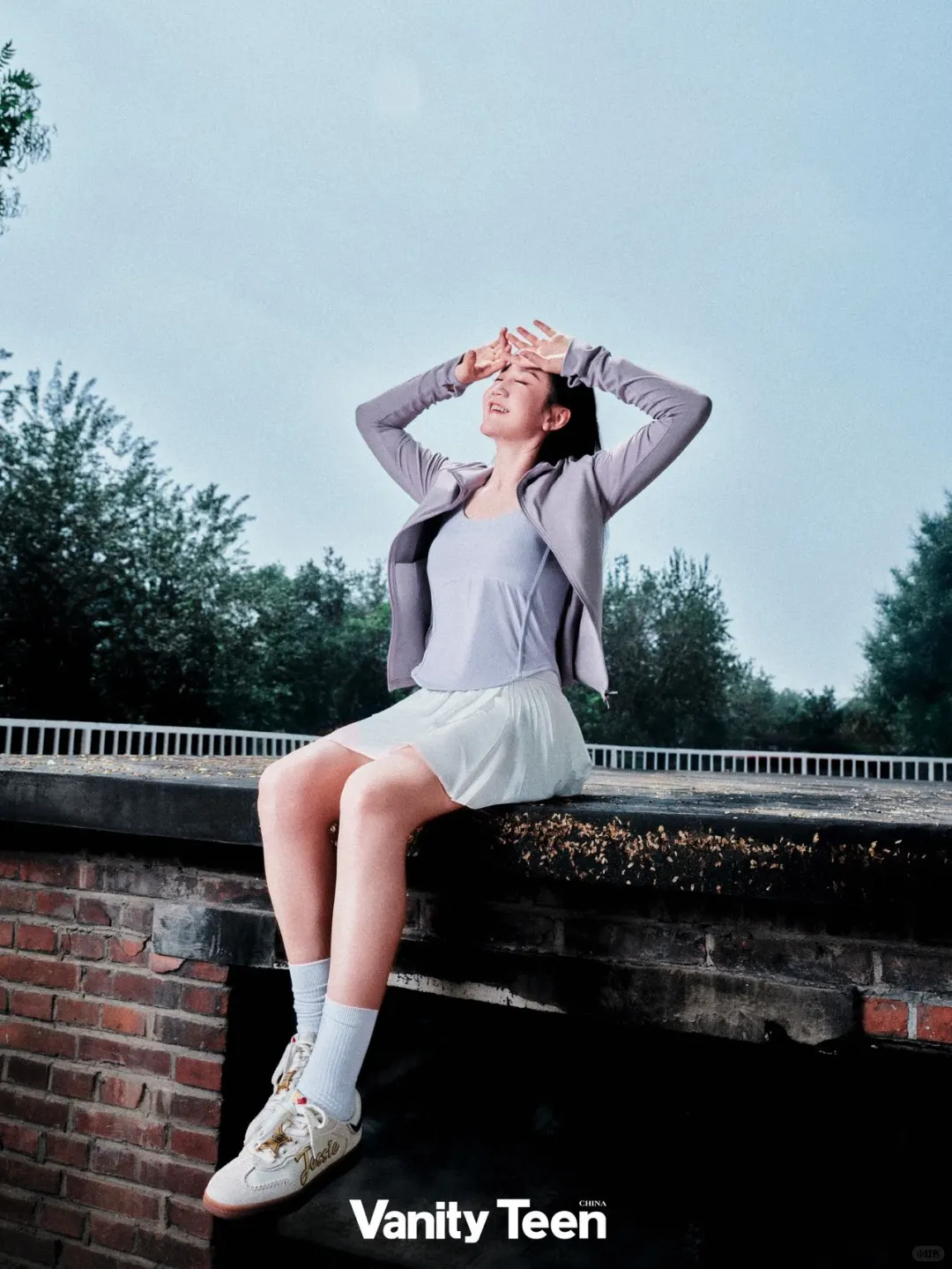 球场下陈梦的穿搭也太活力女大了吧！