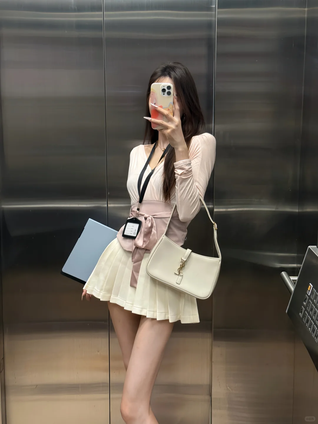 百褶裙+高跟鞋 太绝了!