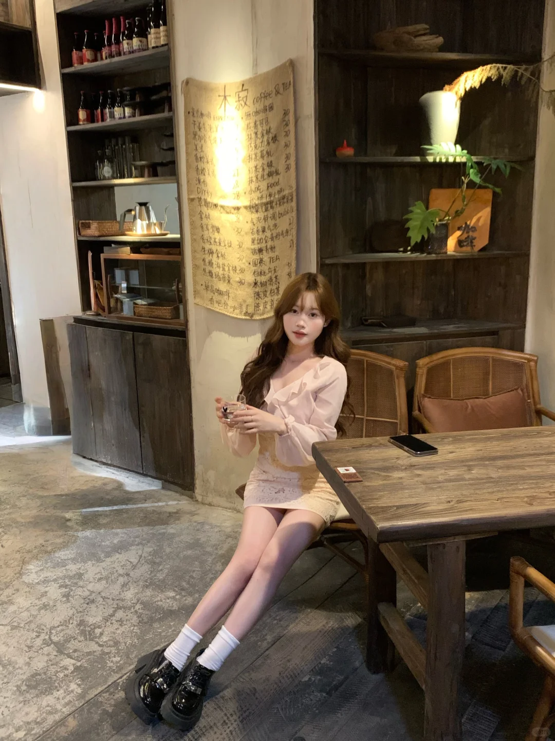 存一些纯欲氛围感拍照姿势！学会包出片📸