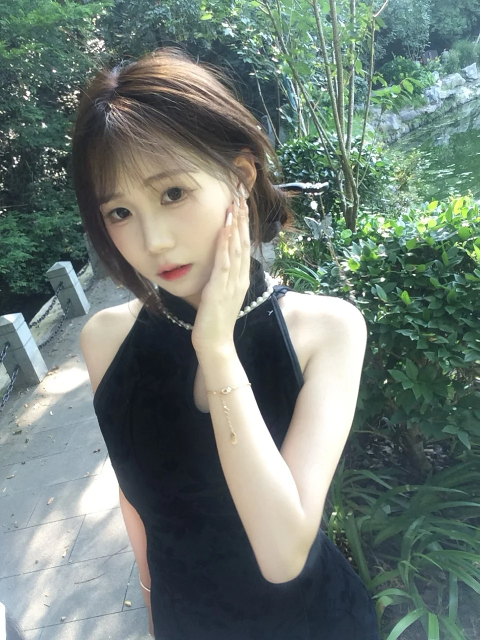 拍了好几张旗袍的想发音符 发哪张啊！