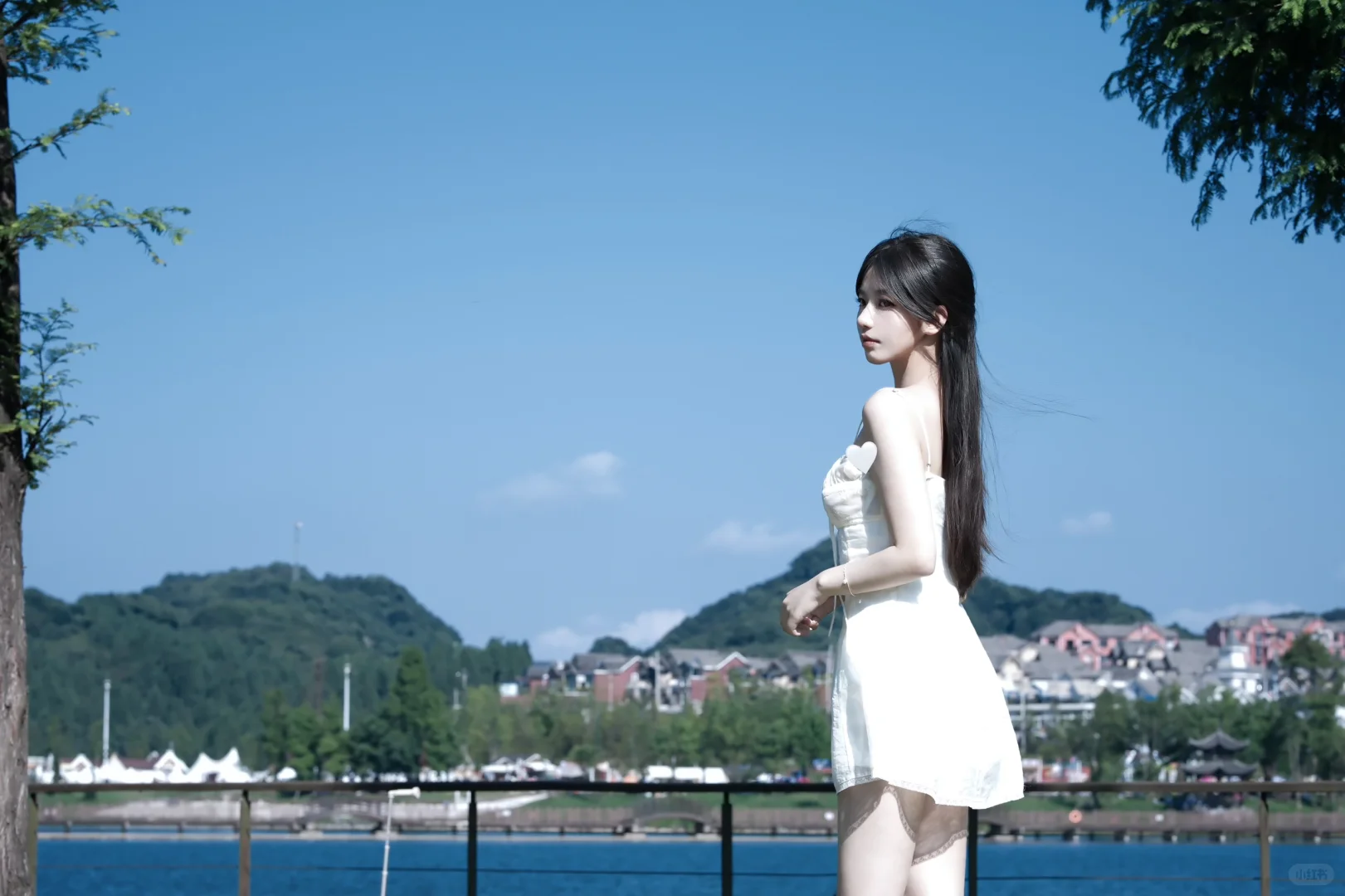 一些很有大美女那味的 娇矜小白花感神裙