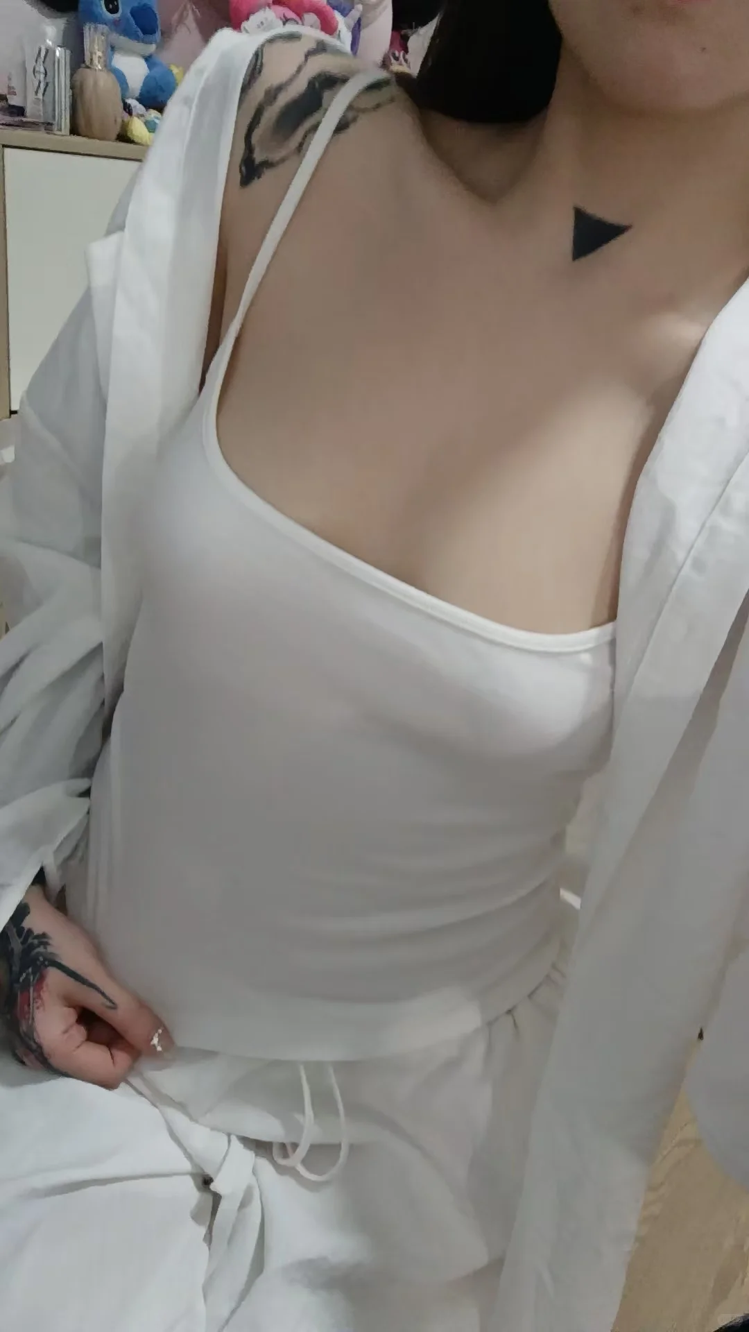 透露一下下周会上的纯白吊带