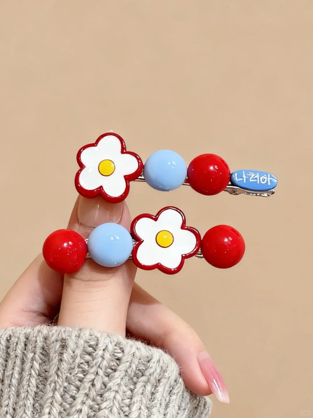 哇哇哇甜爆了红蓝撞色小花🌸刘海夹 好可爱