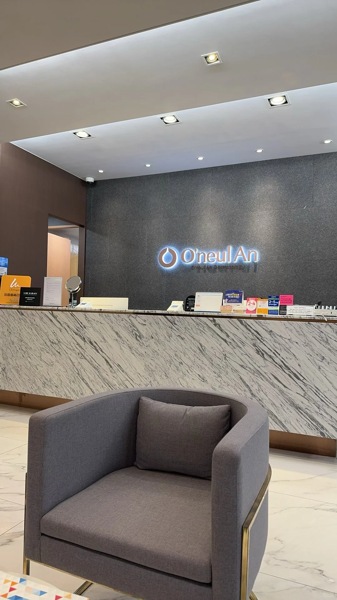 去了一趟小韩 素颜变这样了…