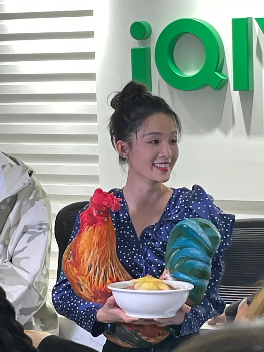 天呐,果然美女还是得看生图......