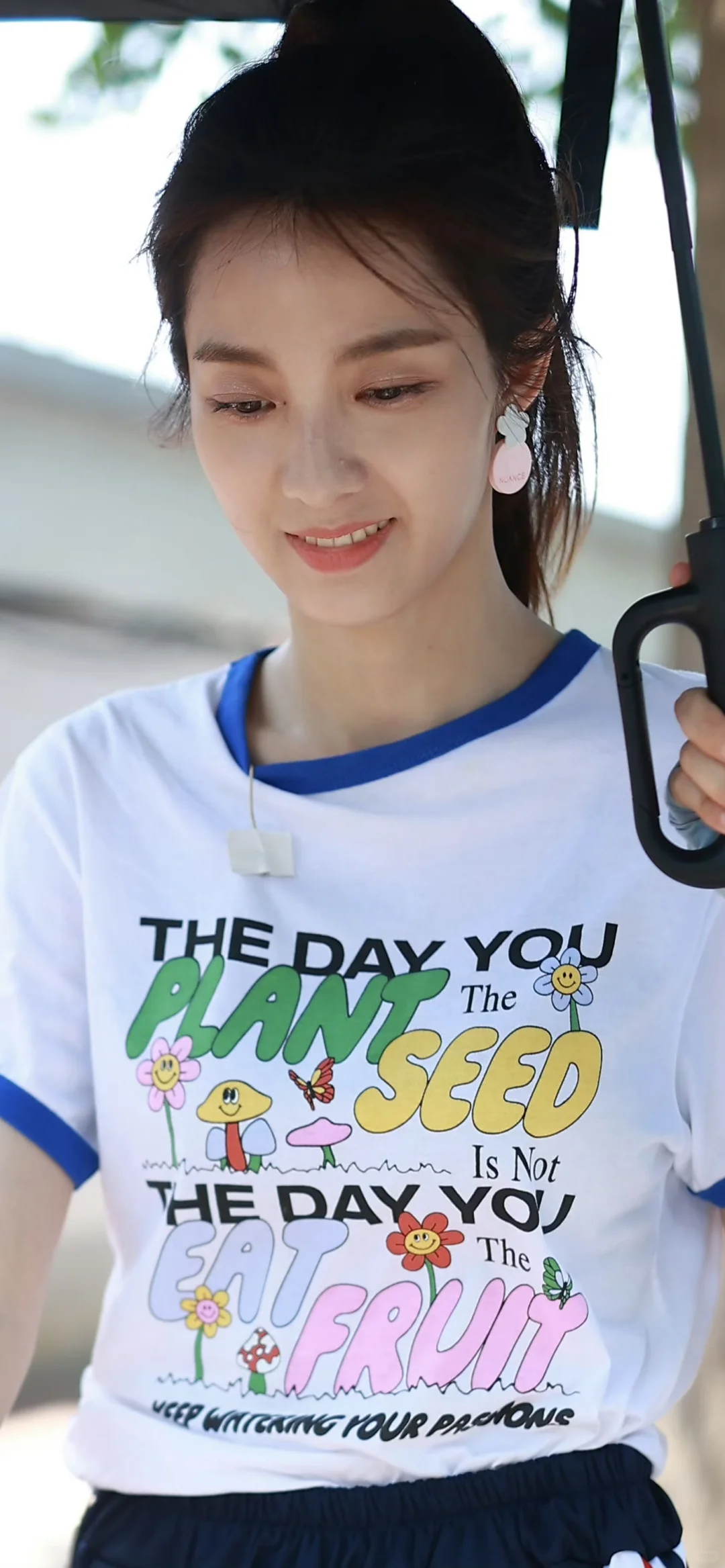 万鹏素颜是的好有青春感 美的