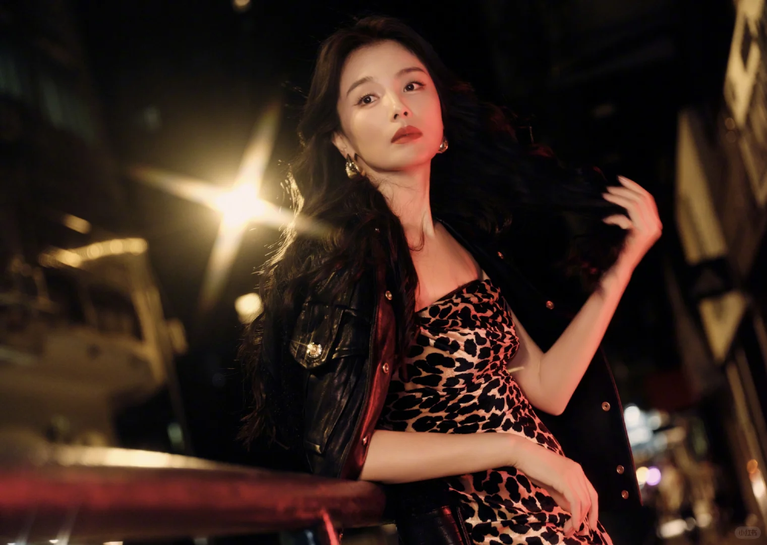 刘涛 豹纹吊带裙复古大波浪