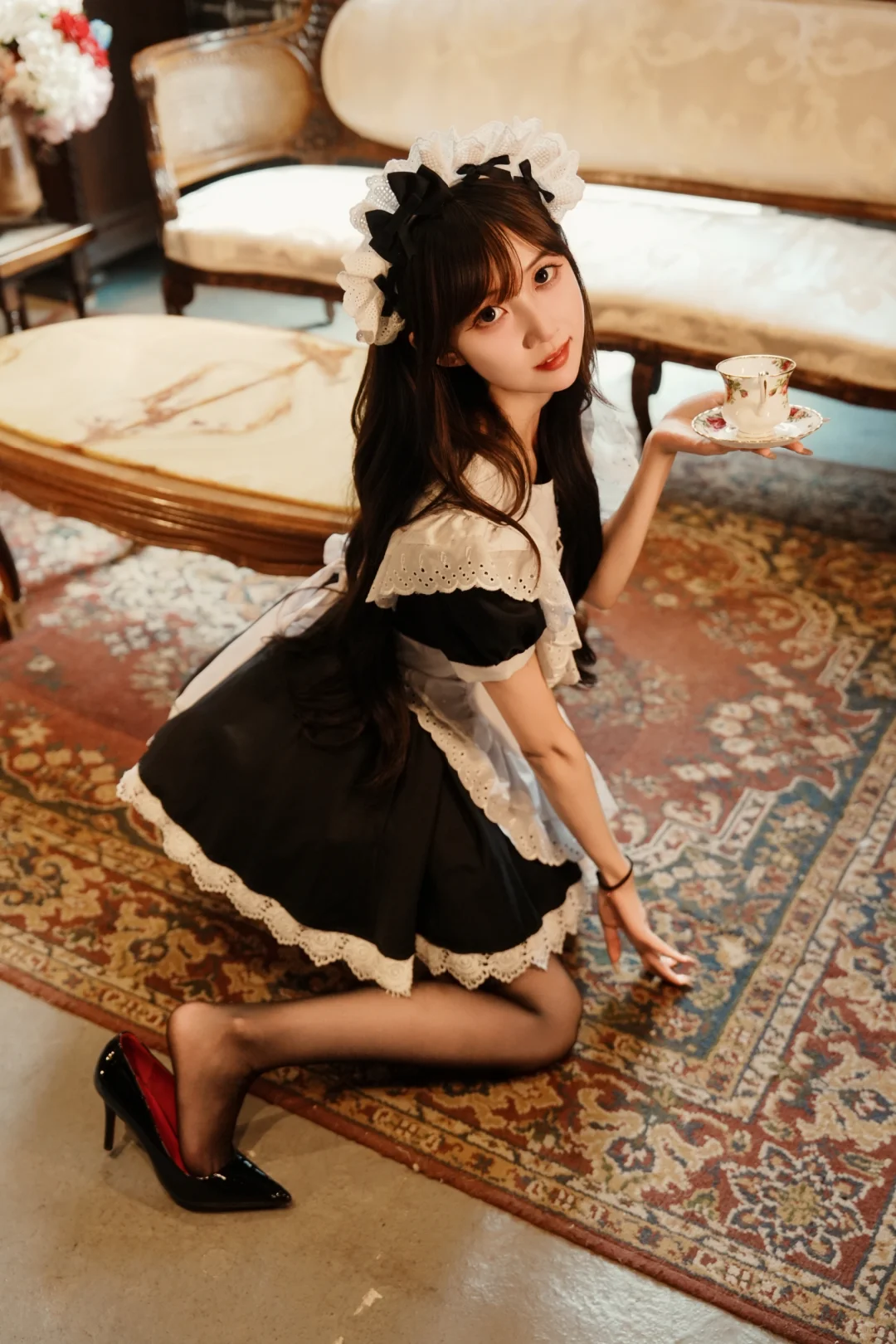 用广角拍女仆人像也不错