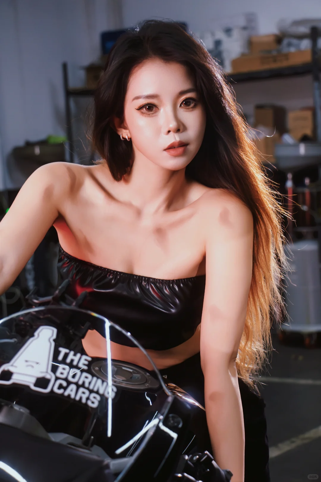 🔥机械与性感的碰撞｜车库的酷飒女神