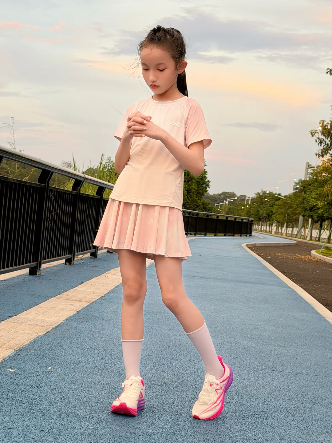 宝贝户外跑步 把温柔踩进风里