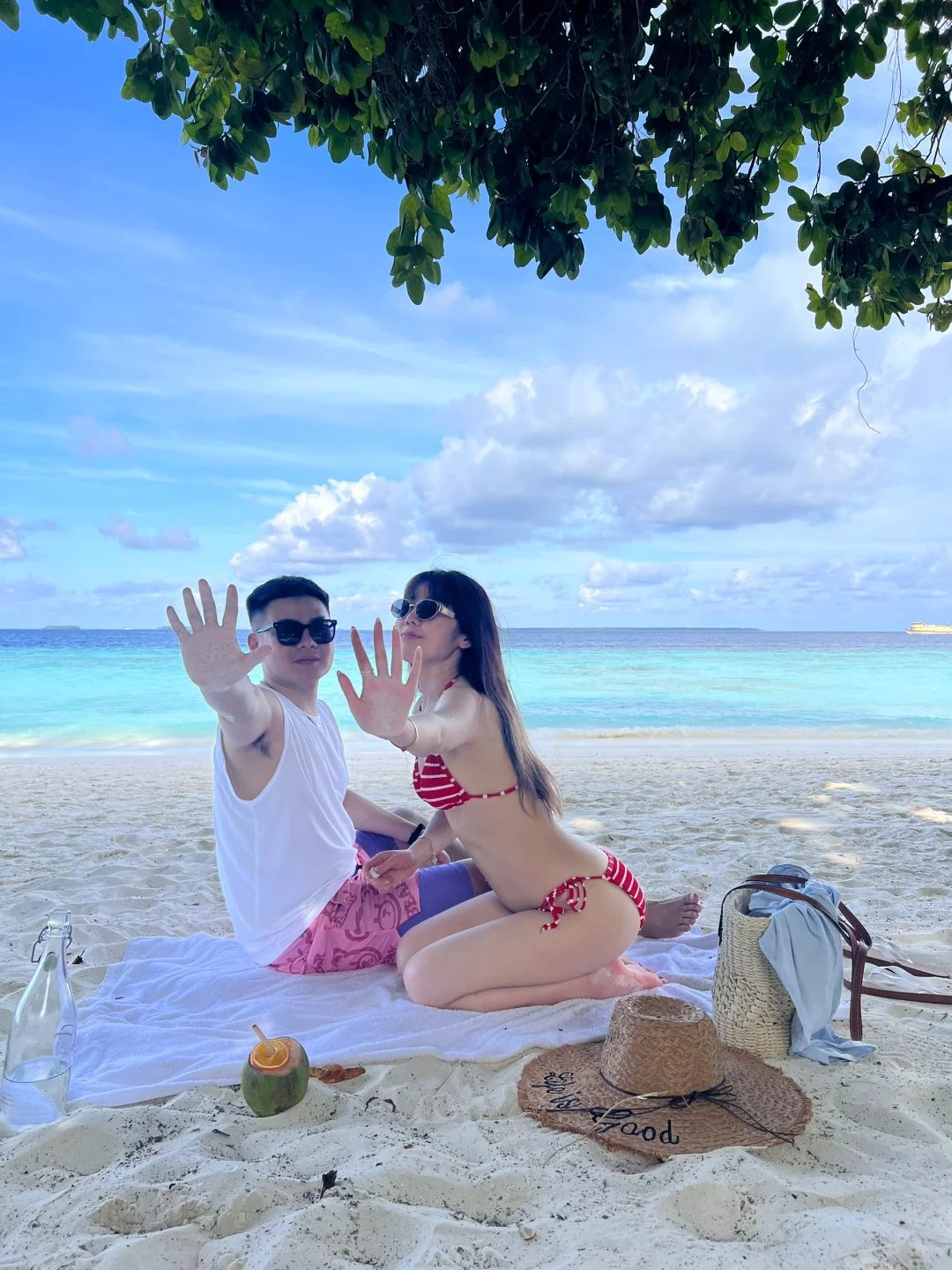 不敢发朋友圈系列的沙滩情侣照👩‍❤️‍👨