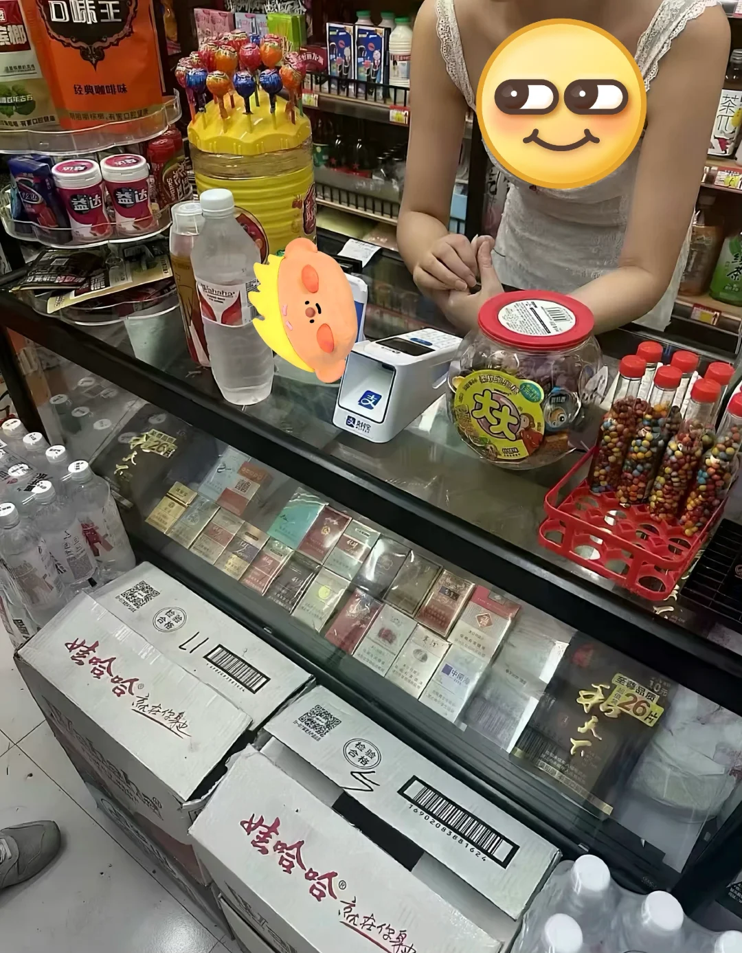 比起杭州超市老板的清凉穿着，评论区更可怕