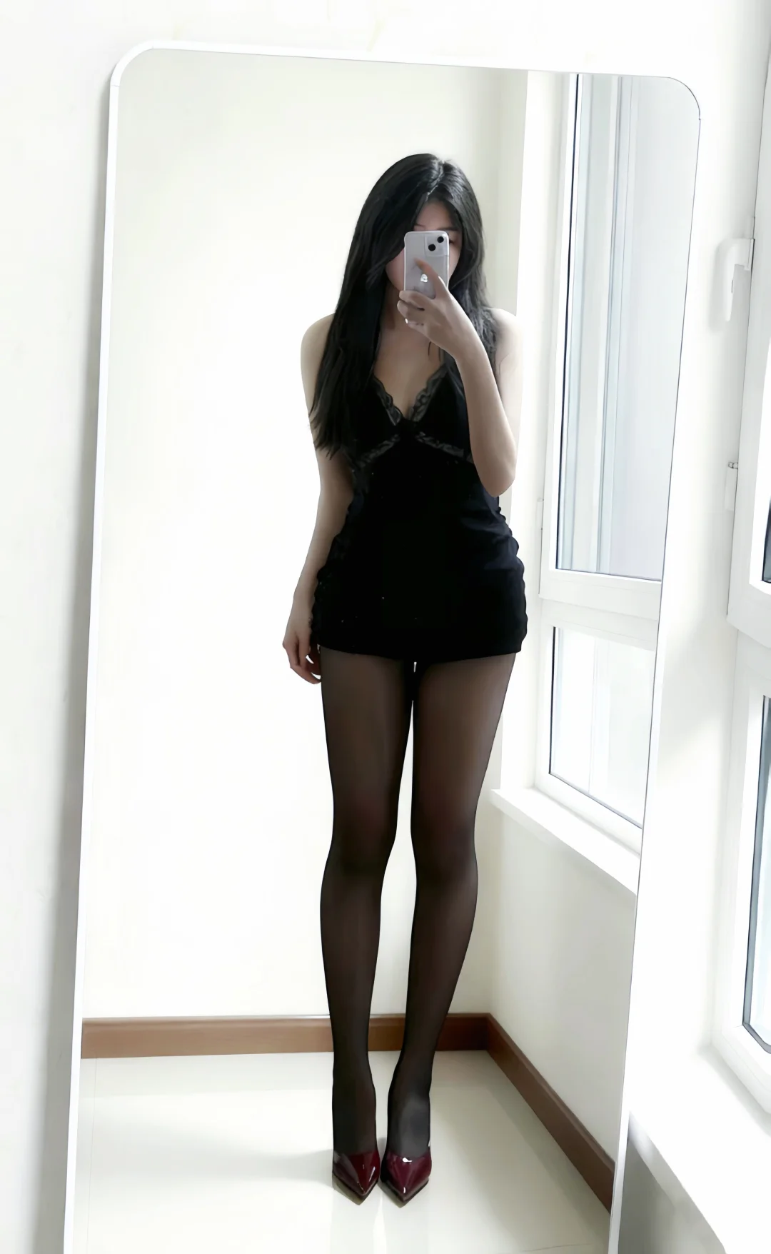 穿完黑丝感觉自己酷酷的