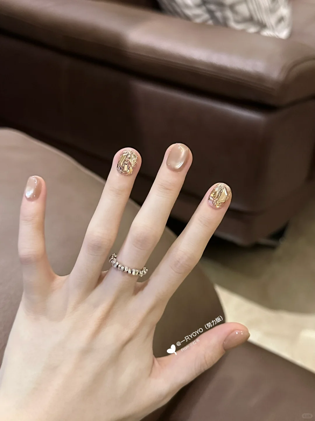 温柔纯欲奶茶色猫眼好绝哎！！