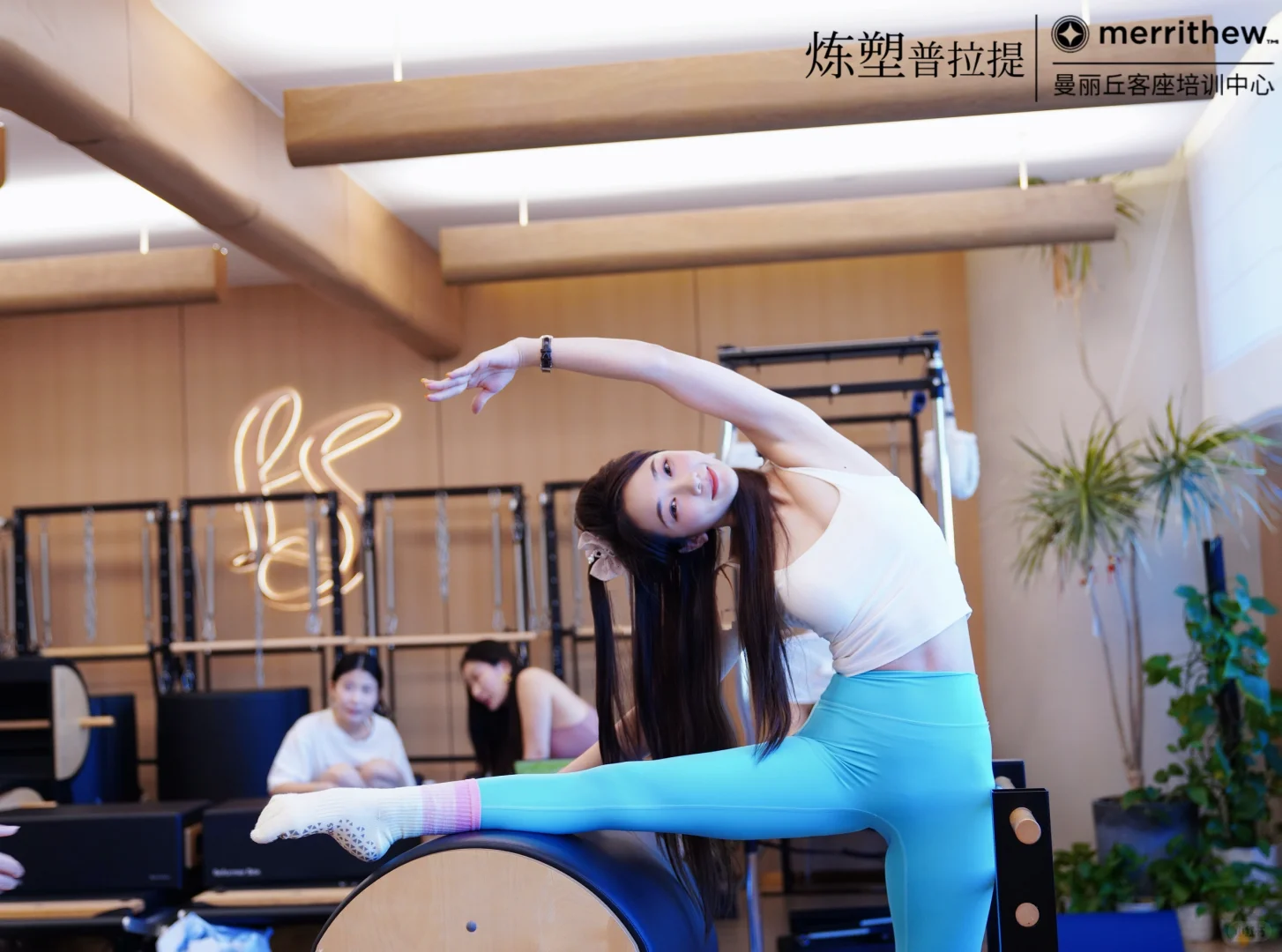 谁说撸铁女做不了普拉提