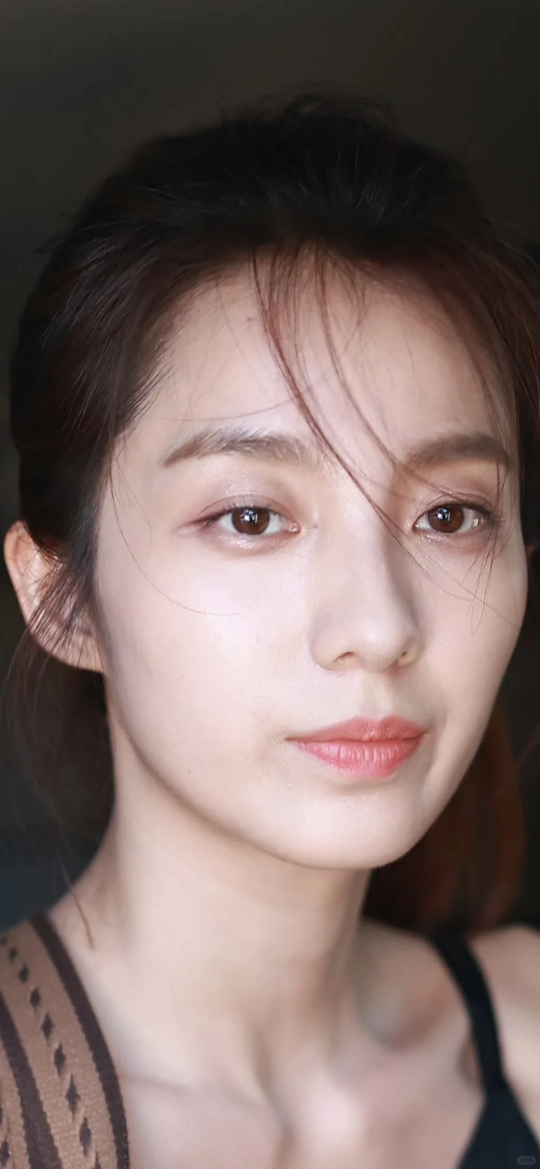 万鹏素颜是的好有青春感 美的