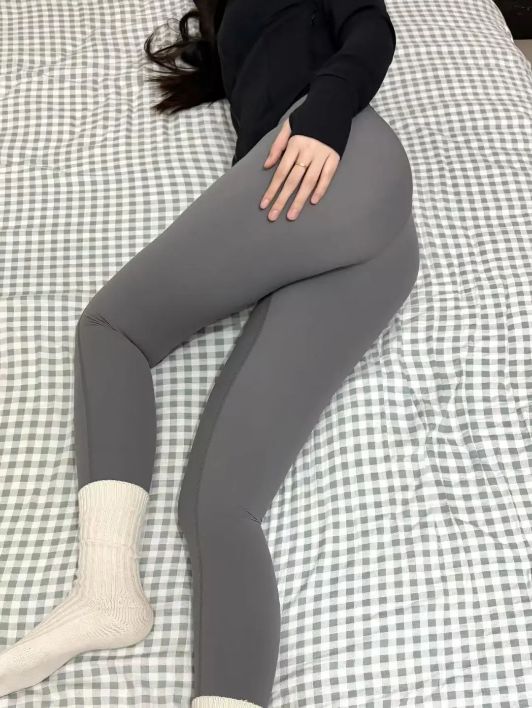 白袜配瑜伽裤