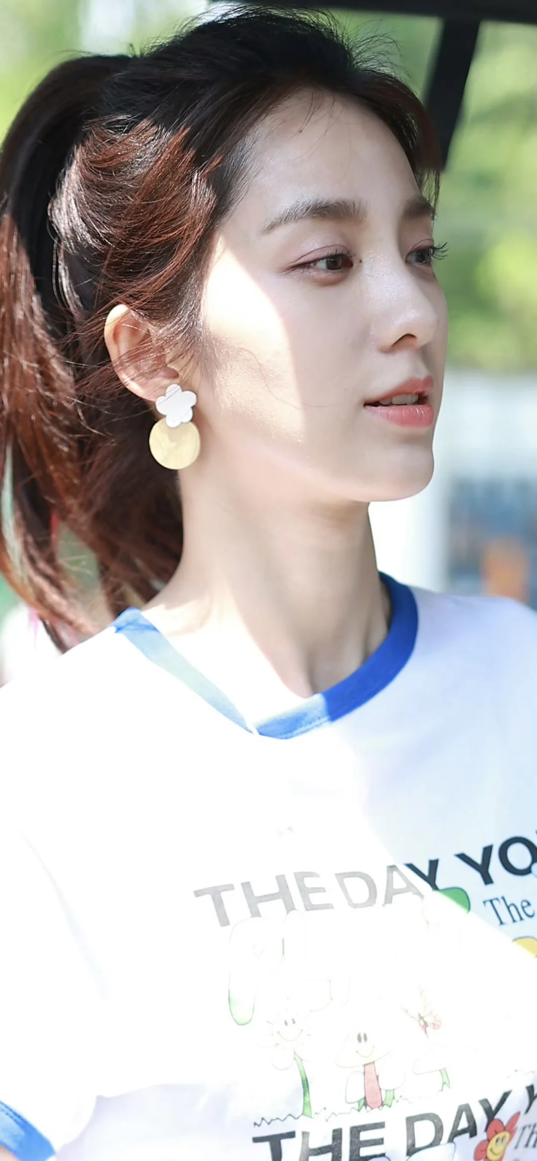 万鹏素颜是的好有青春感 美的