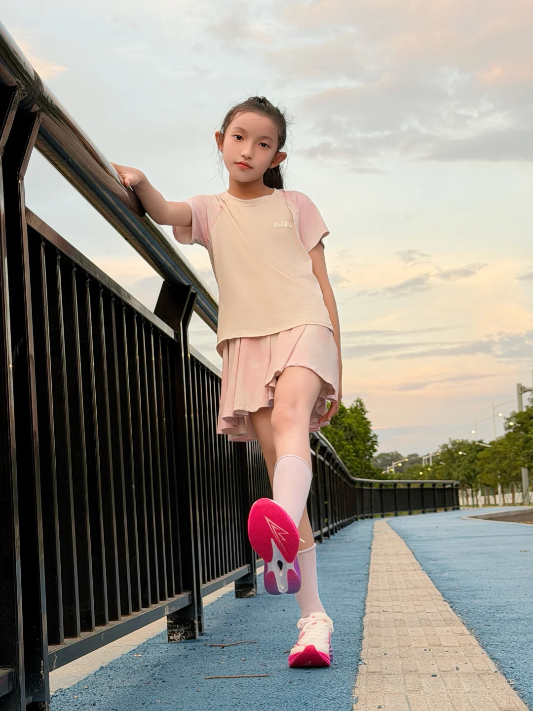 宝贝户外跑步 把温柔踩进风里