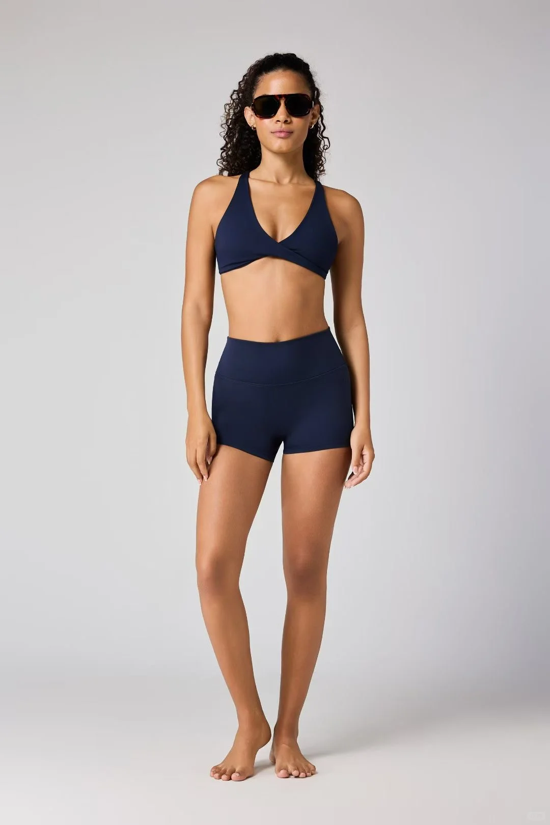 小麦色跨境瑜伽女模