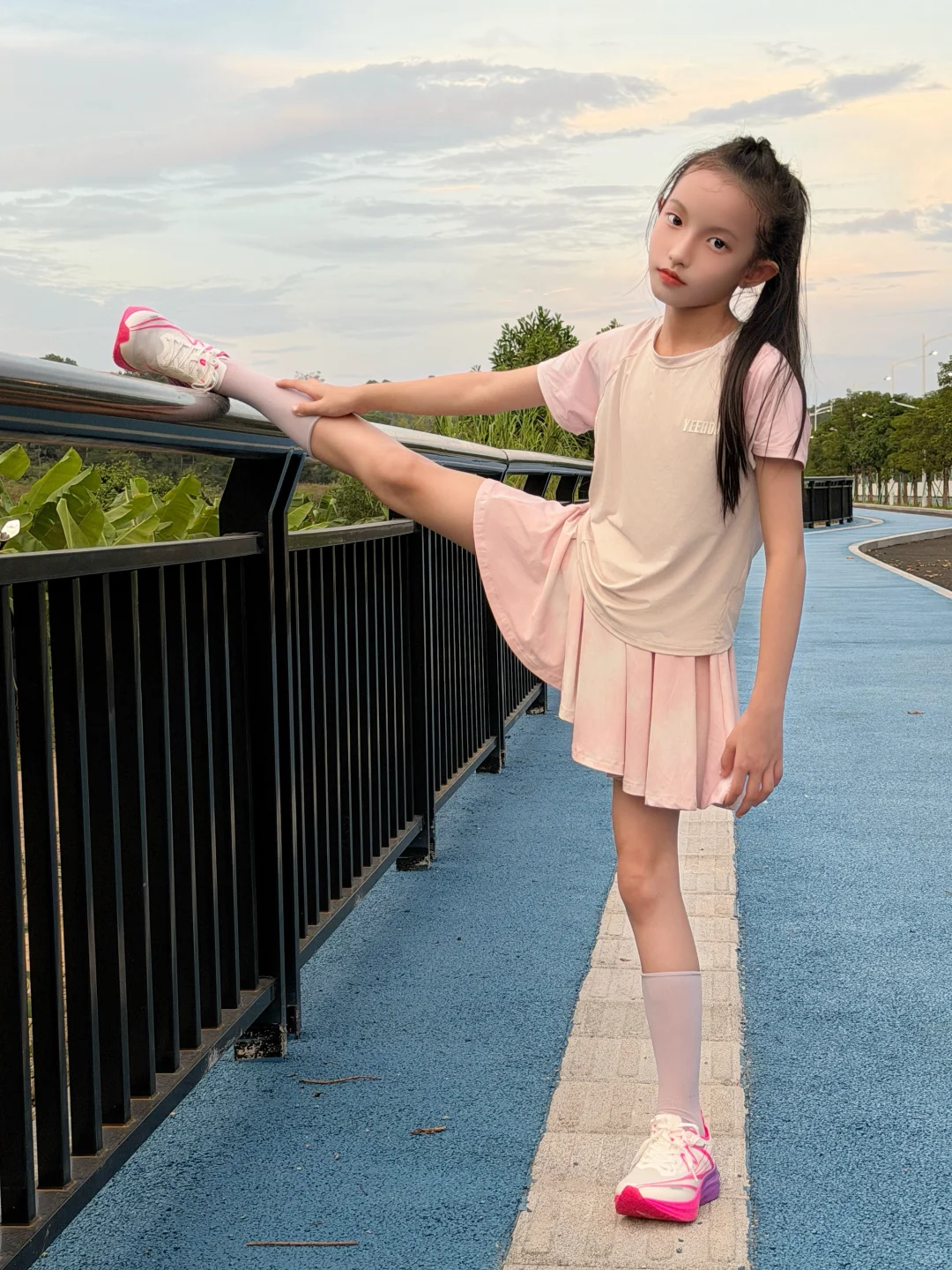 宝贝户外跑步 把温柔踩进风里