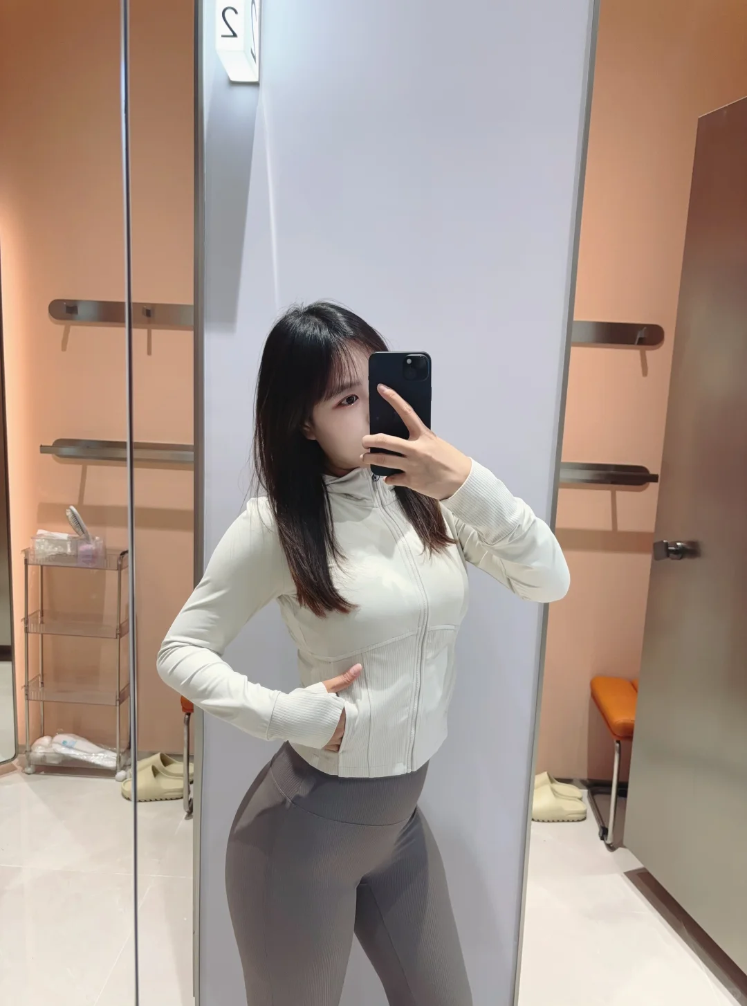 穿瑜伽服上班的第352day ！