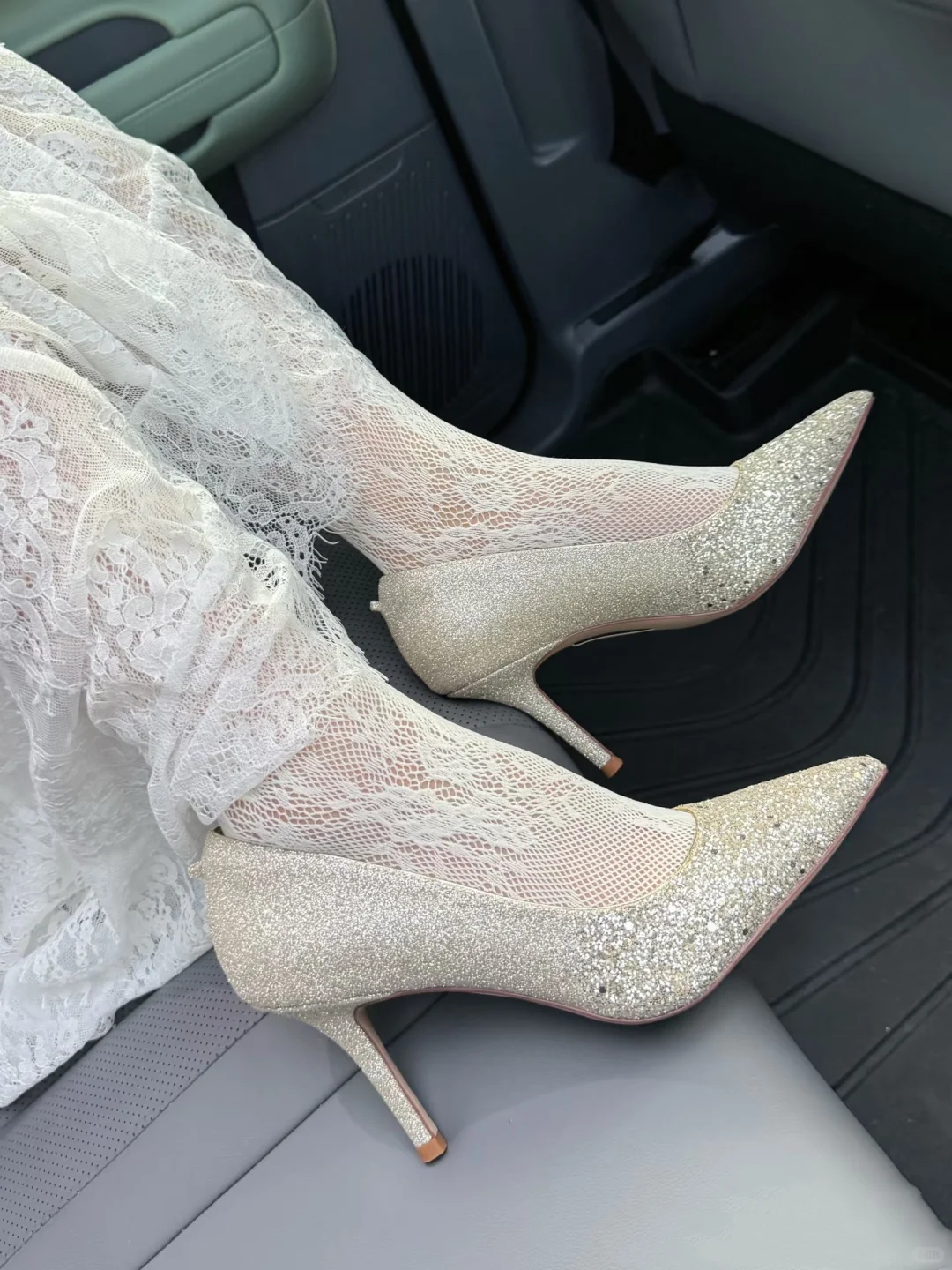 蕾丝➕高跟鞋👠