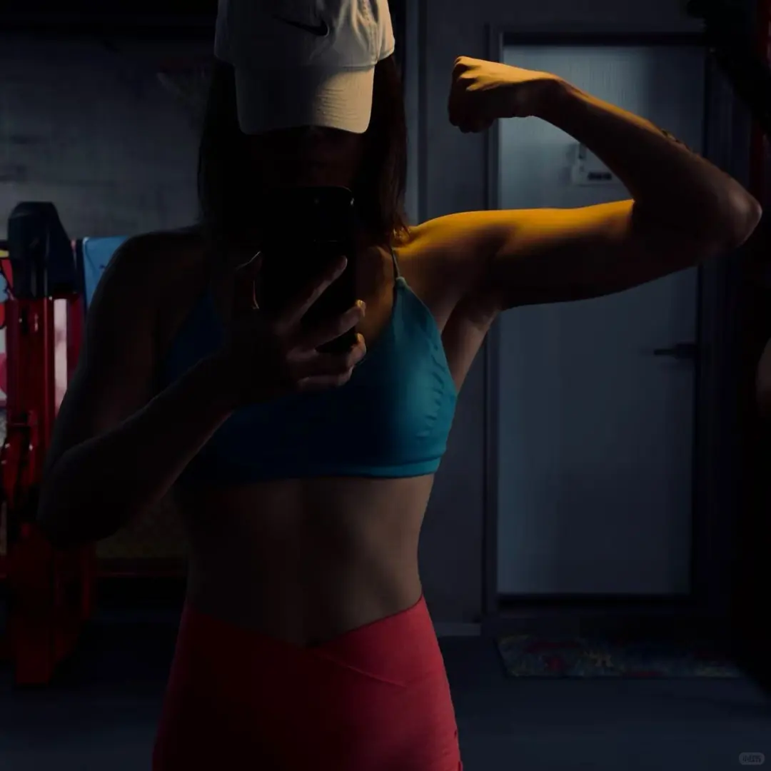 背杀时刻💫！闺蜜说这线条可以出道了🎤