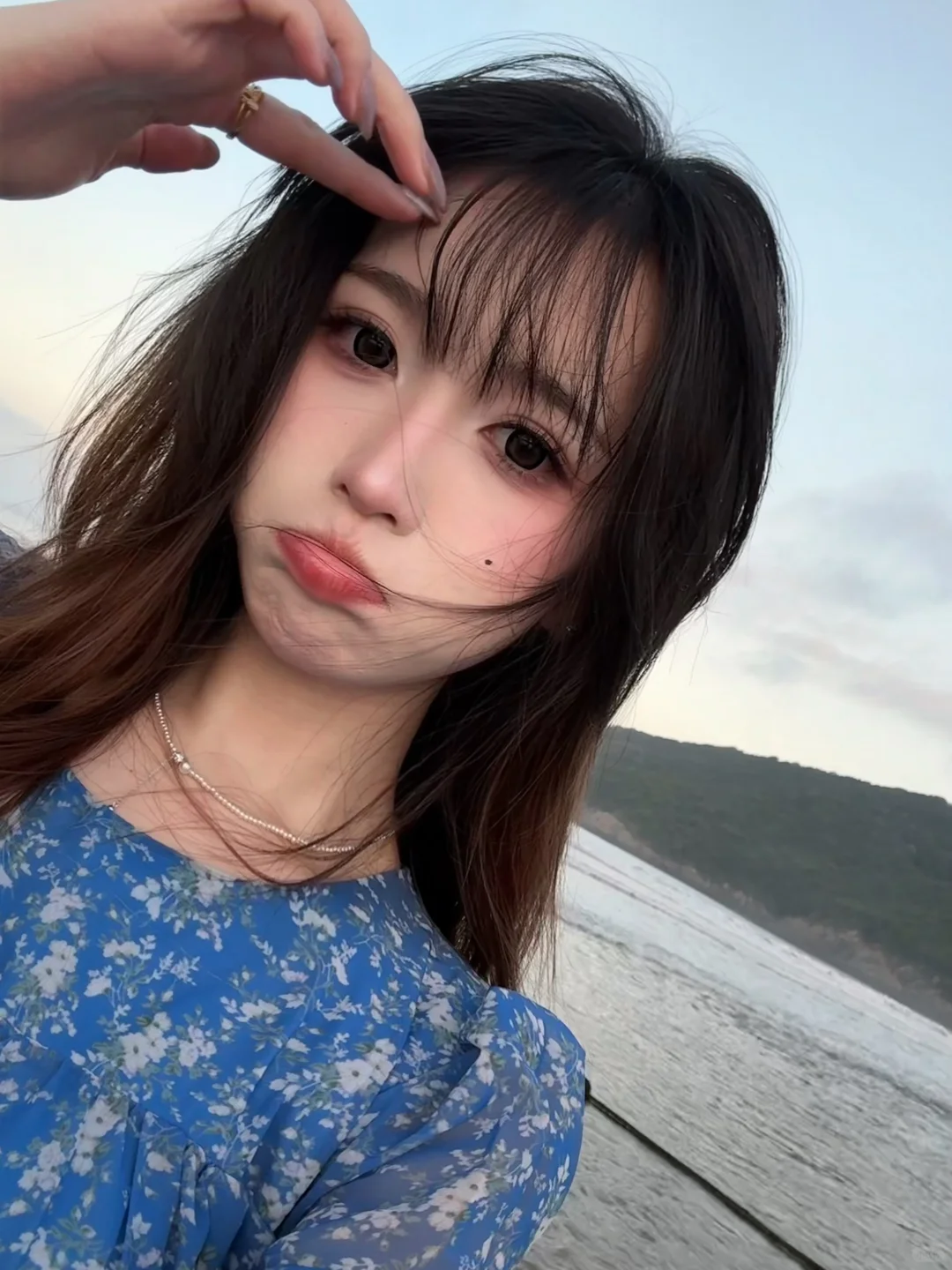 海边穿搭&拍摄指南|碎花裙与胶片感的海边