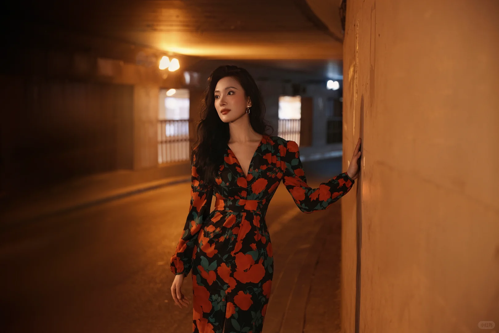 ✨港风夜景封神机位!隧道 + 红裙绝了!