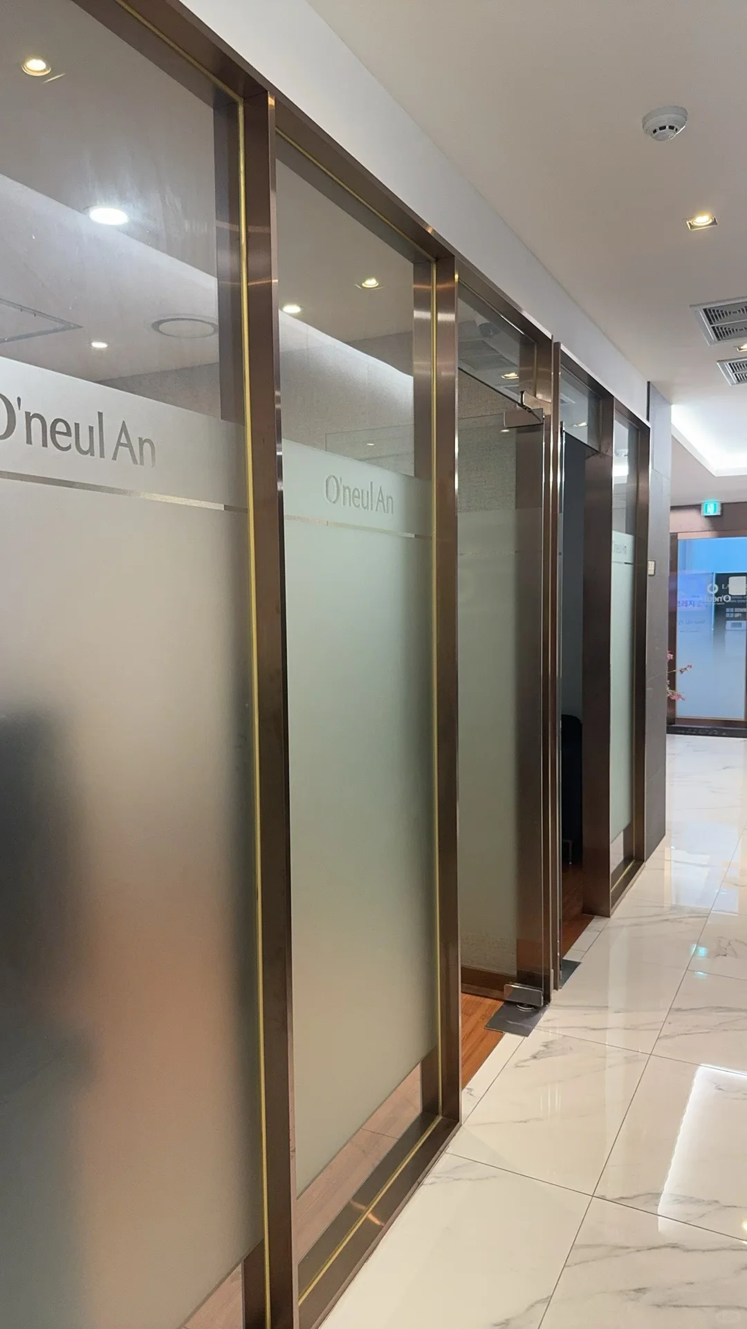 去了一趟小韩 素颜变这样了…