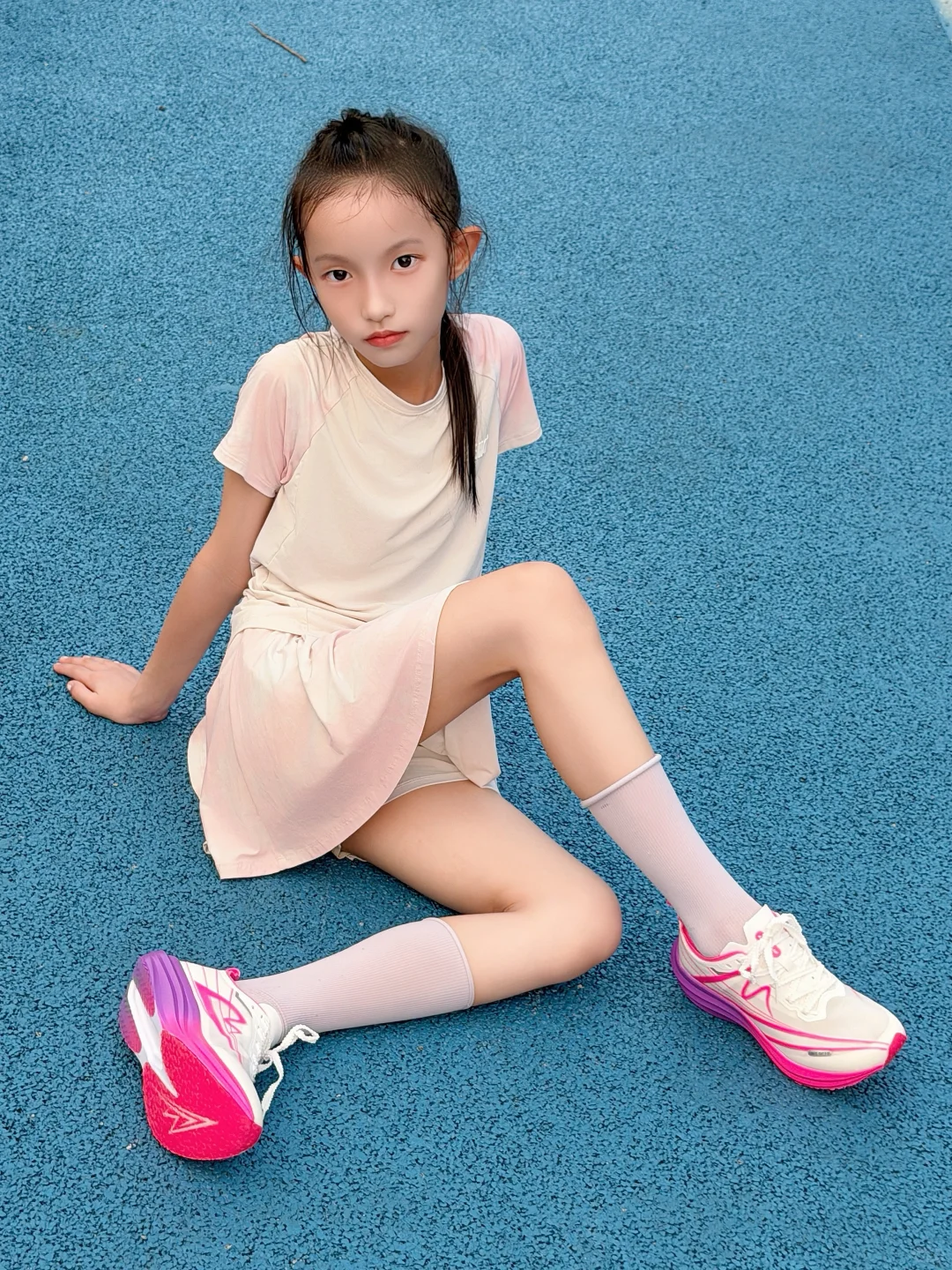 宝贝户外跑步 把温柔踩进风里