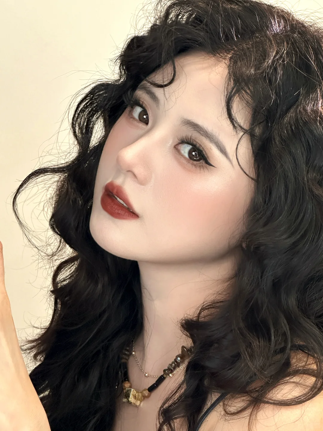 秋冬才是我的主场！黑发红唇复古妆容