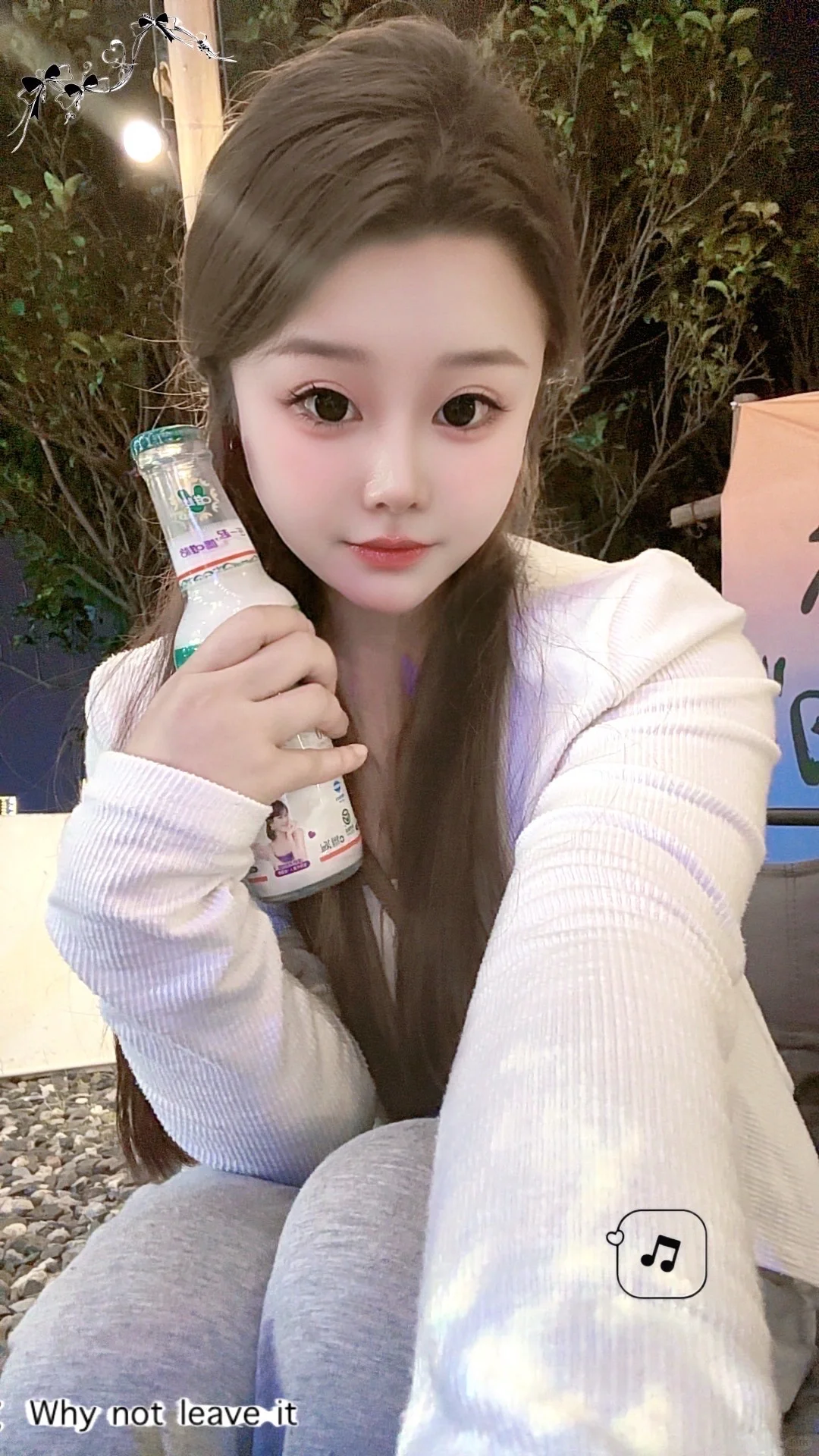 谁能拒绝这么可爱的小女孩呢!