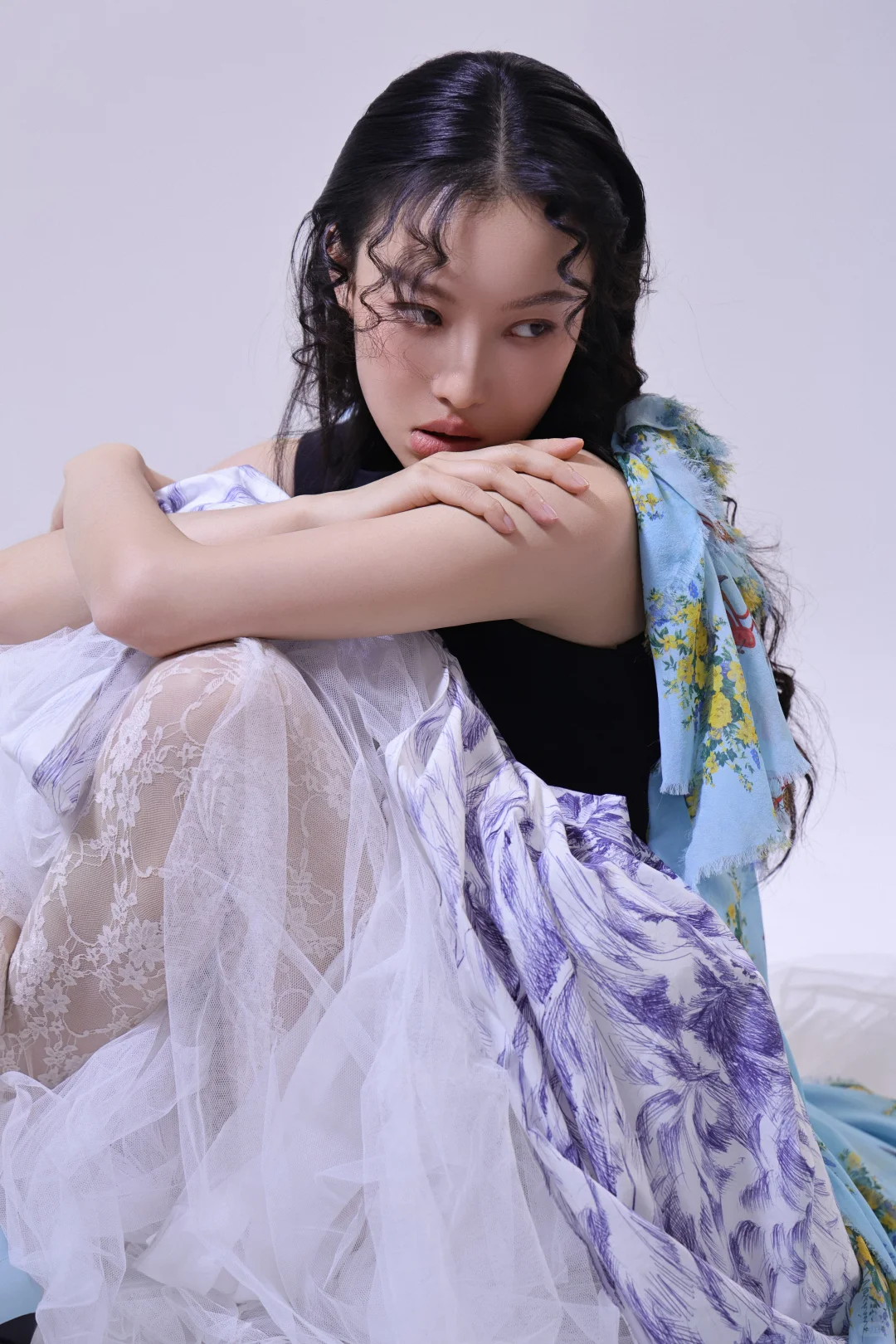 倪妮杂志丝袜美腿