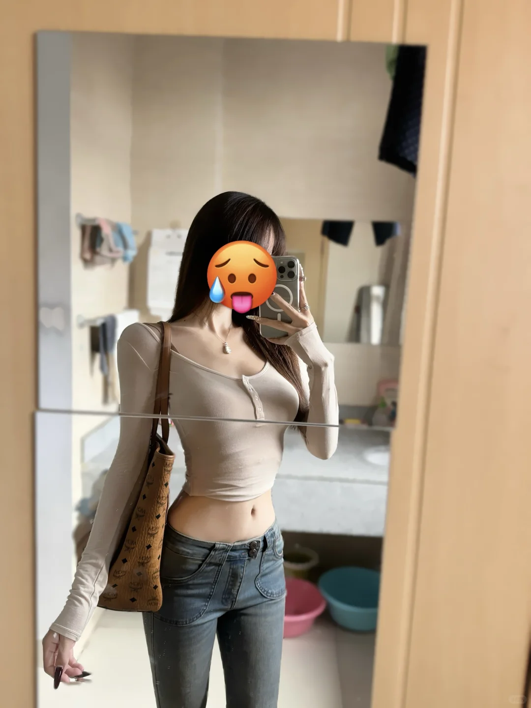 纯欲上衣+低腰紧身牛仔裤🫦