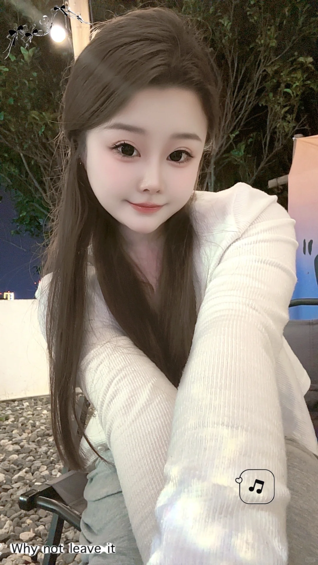 谁能拒绝这么可爱的小女孩呢!