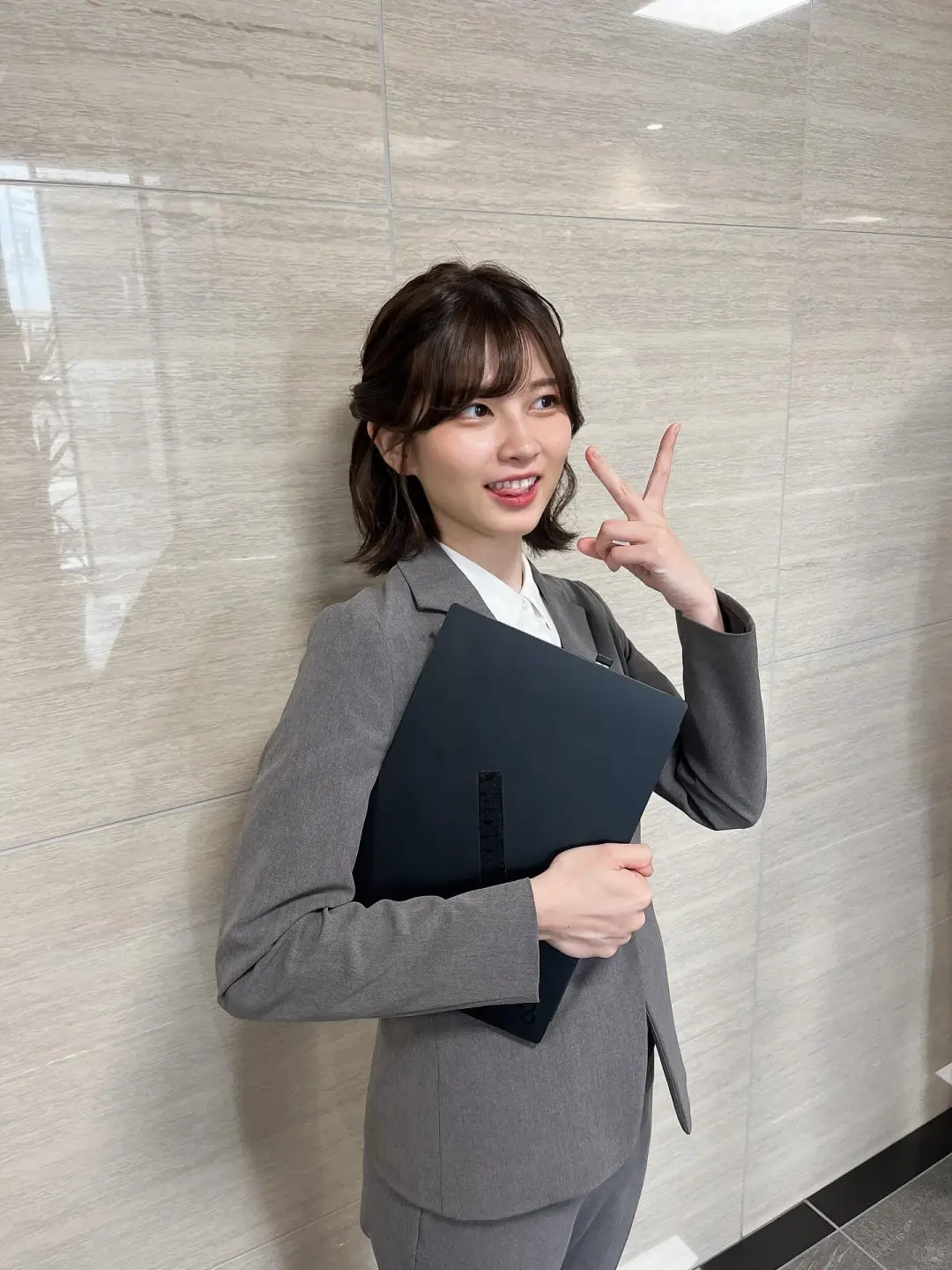 近期在推特上爆火的日本上班女（佐保里）