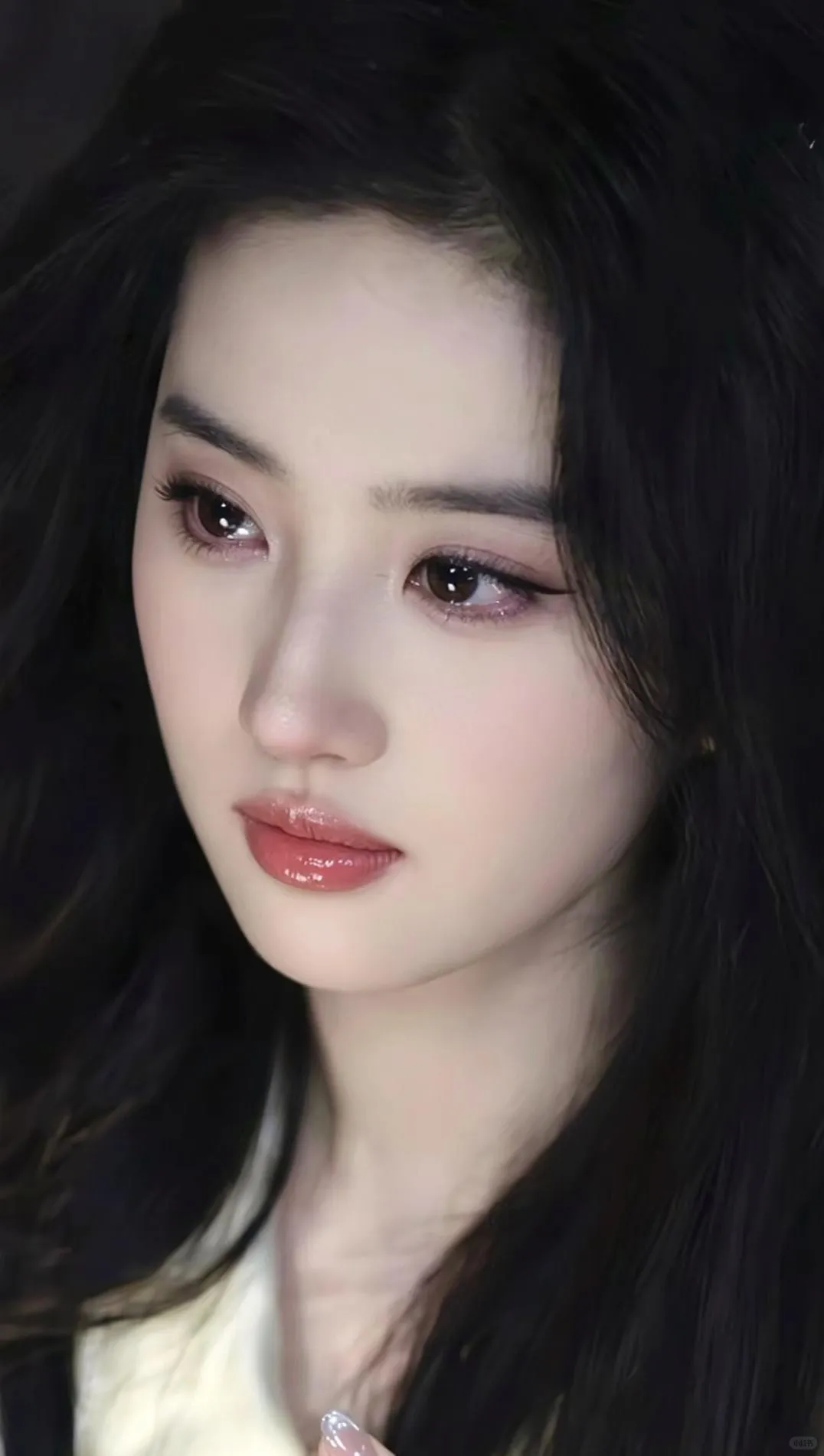 美人落泪，我见犹怜