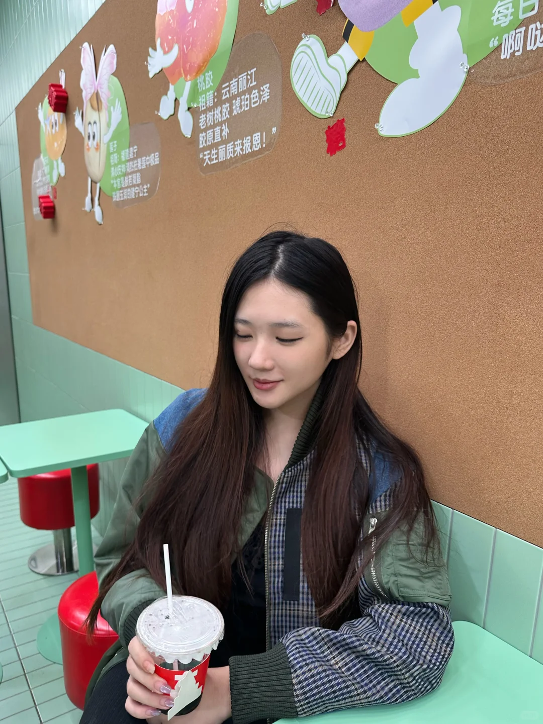 空军夹克和蓝色大衣带来一种韩女感