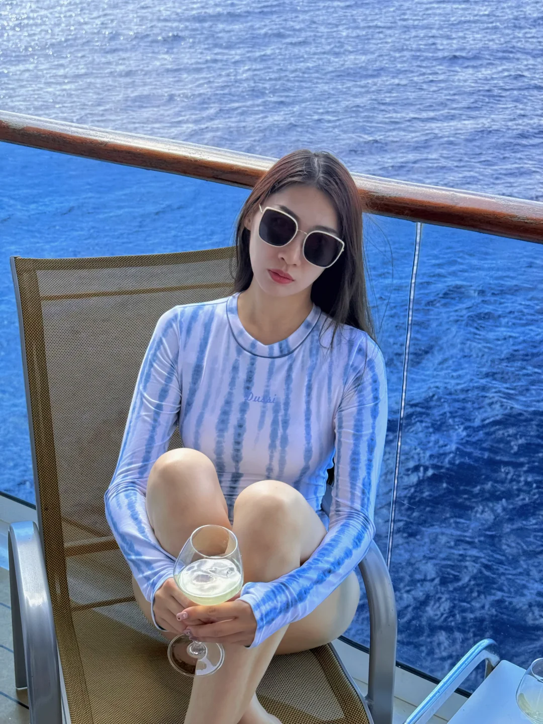 坐游轮当然要带泳衣出海拍照啦🩱