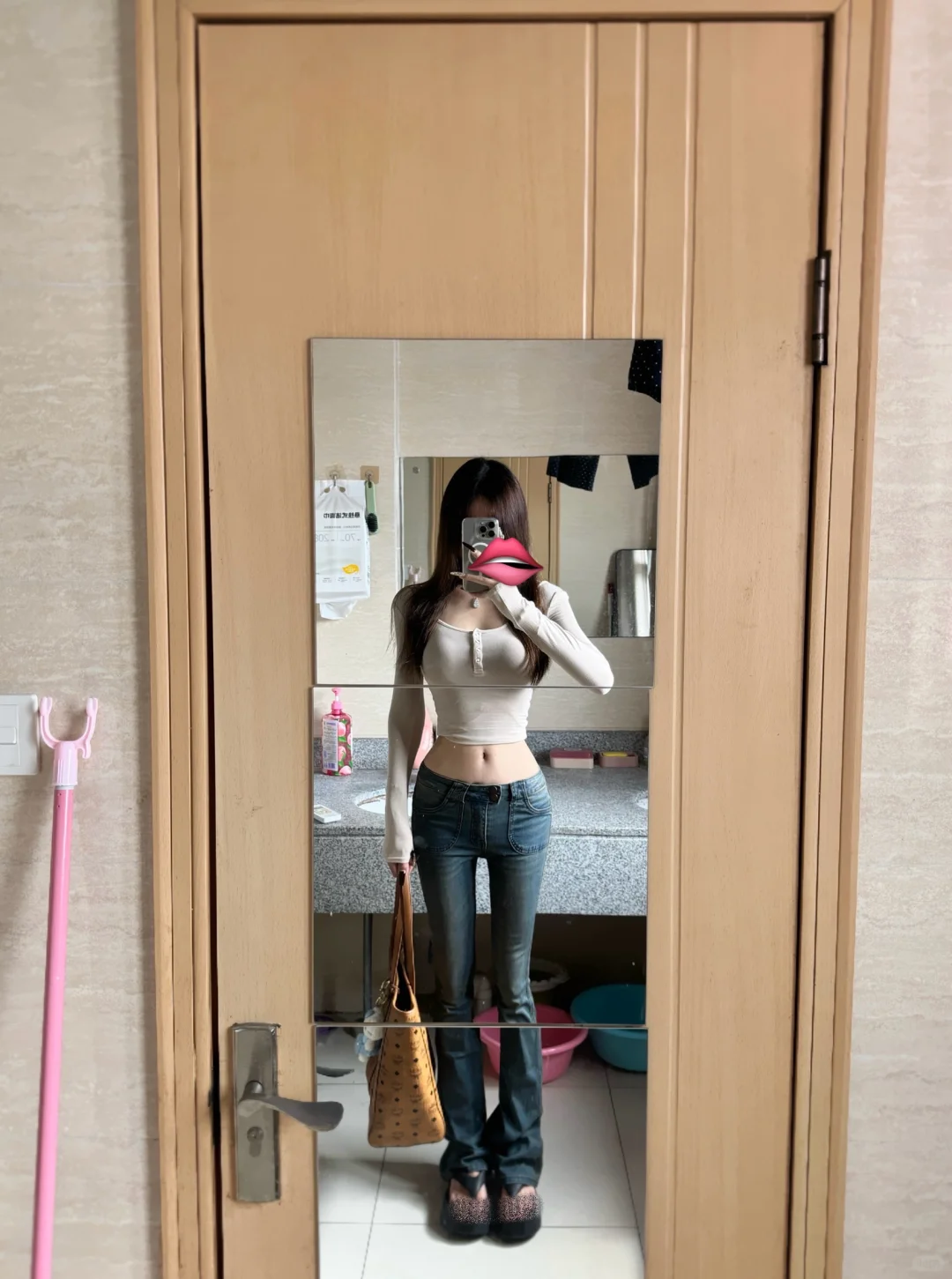 纯欲上衣+低腰紧身牛仔裤🫦