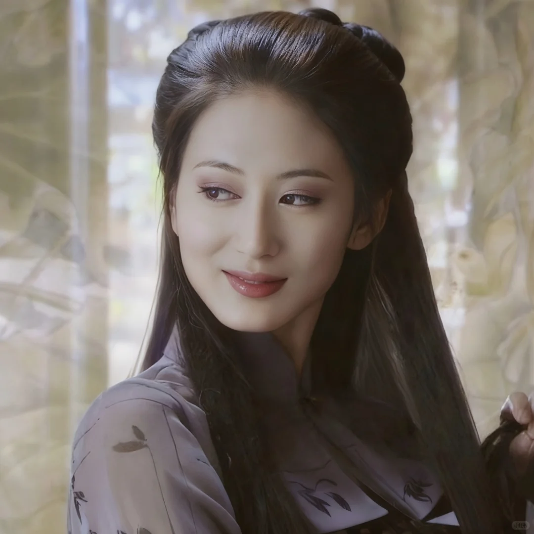 这媚骨天成的妖艳，每一个瞬间都美到骨子里