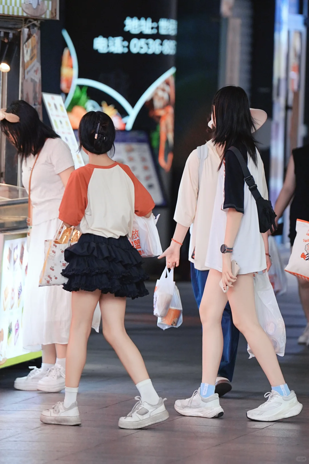 街拍美女 最喜欢夏天 美女太多啦